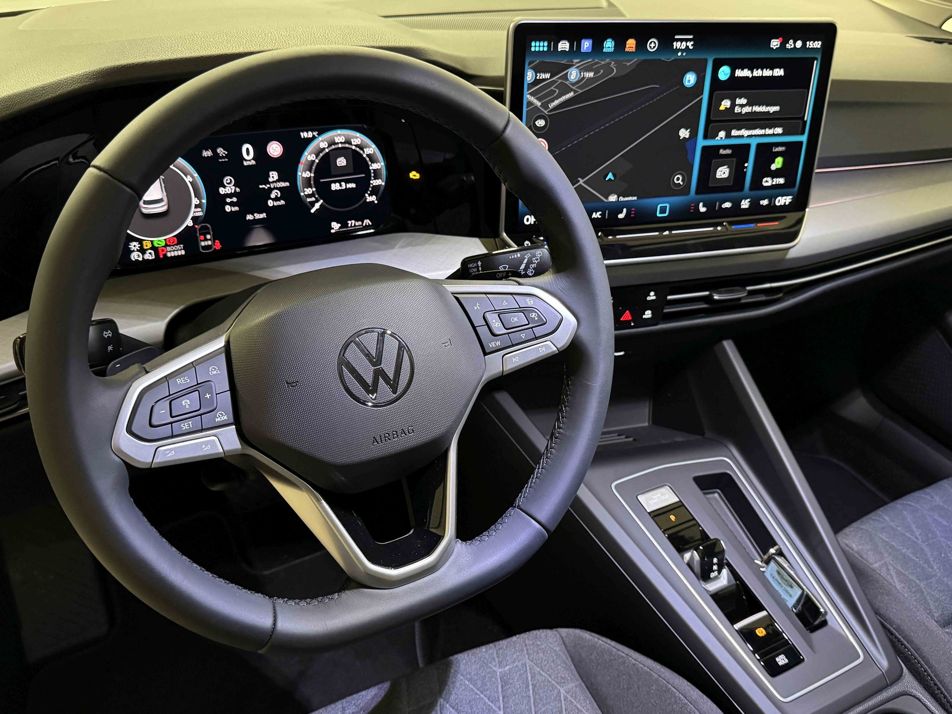 VW Golf 1.5 TSI PHEV Life-image-6
