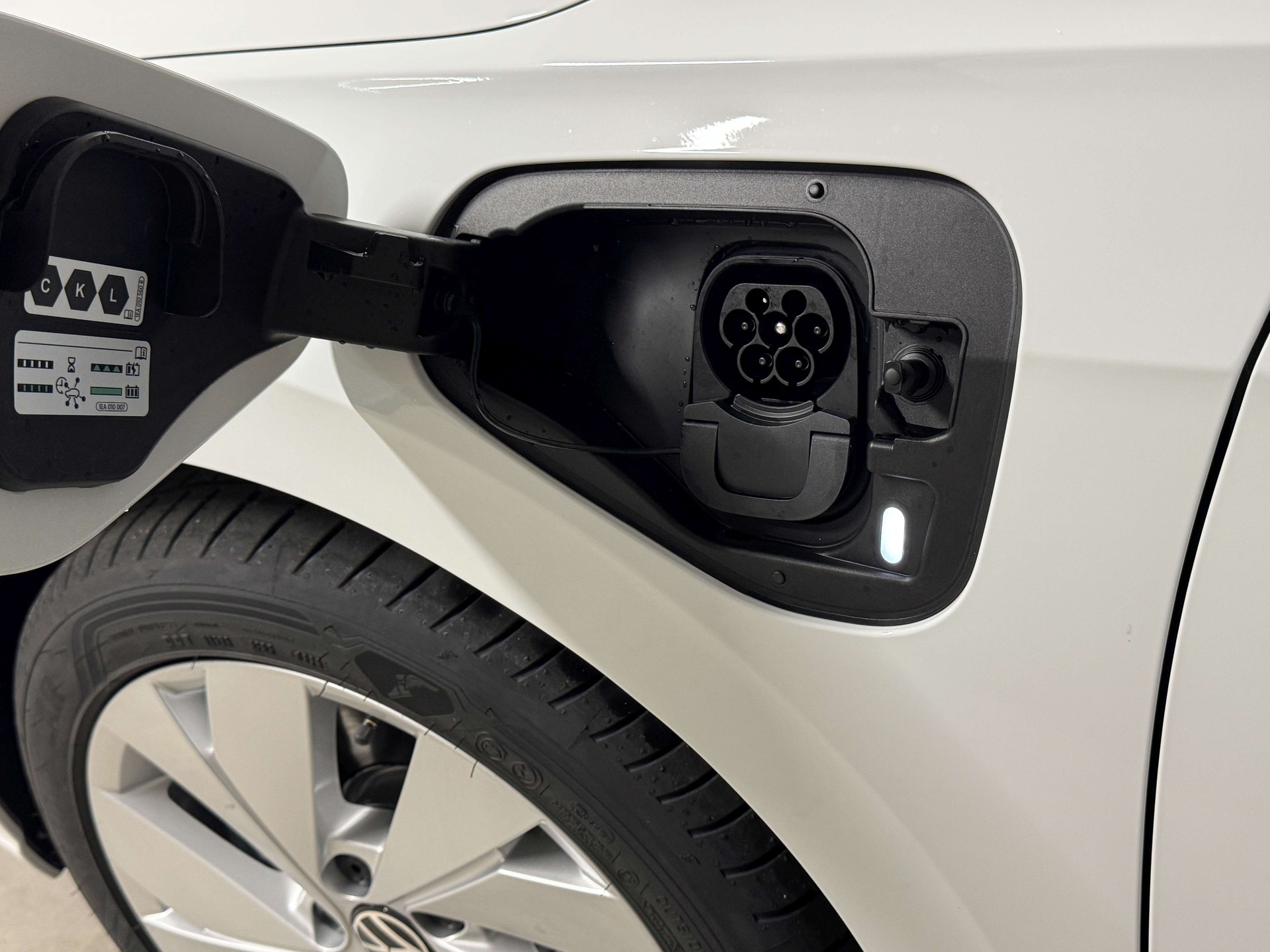 VW Golf 1.5 TSI PHEV Life-image-12