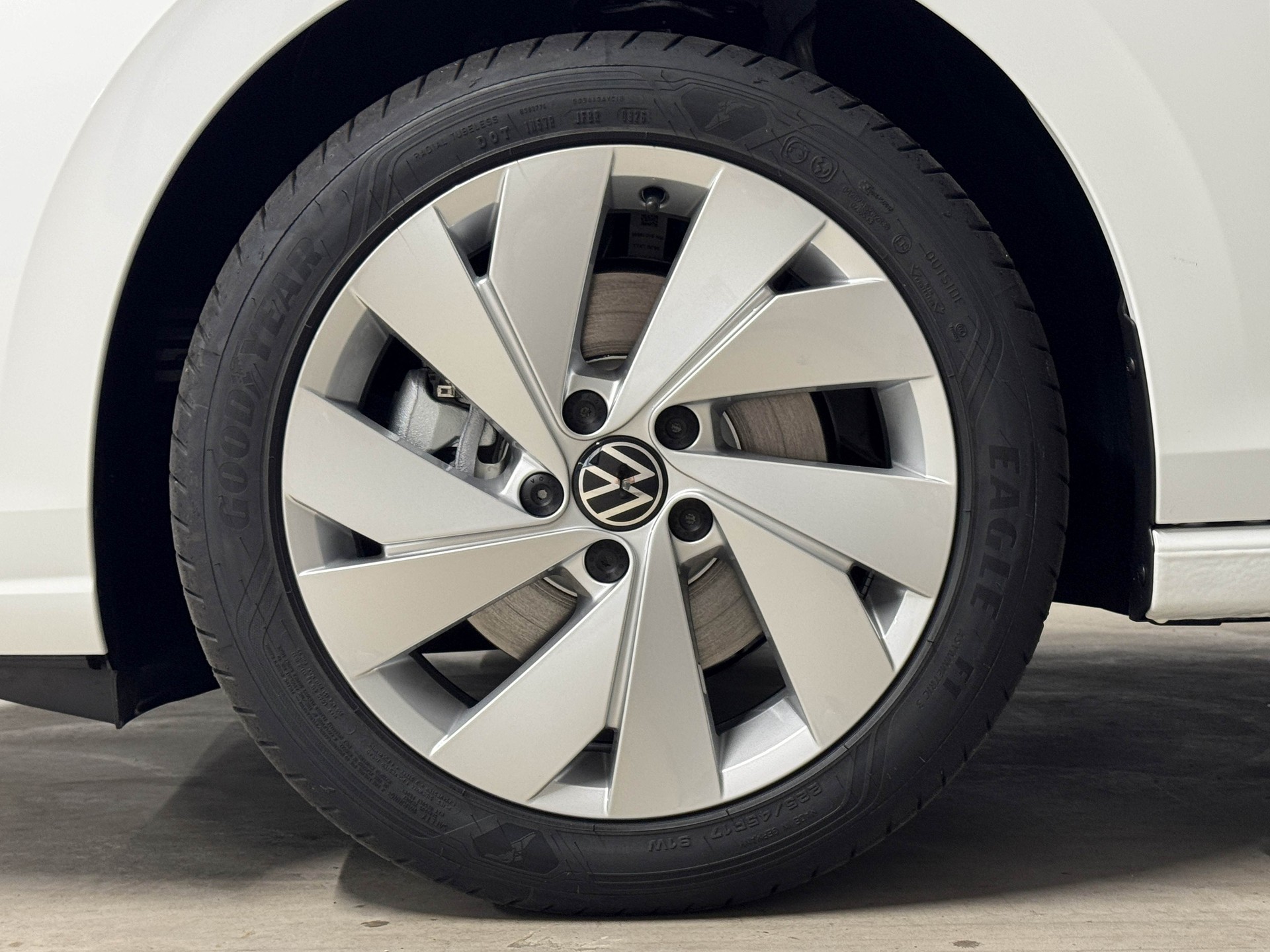 VW Golf 1.5 TSI PHEV Life-image-15
