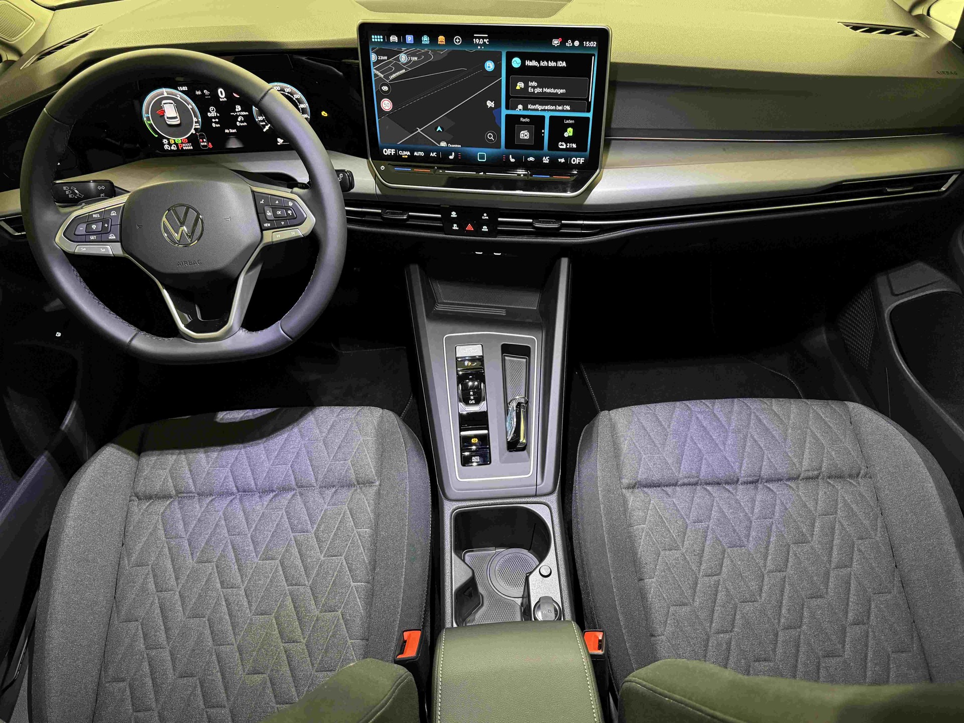 VW Golf 1.5 TSI PHEV Life-image-8