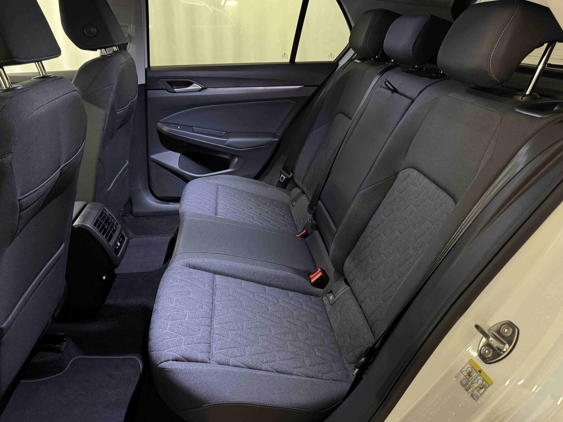 VW Golf 1.5 TSI PHEV Life-image-10
