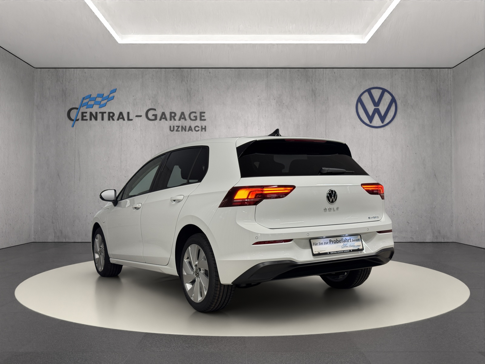 VW Golf 1.5 TSI PHEV Life-image-2