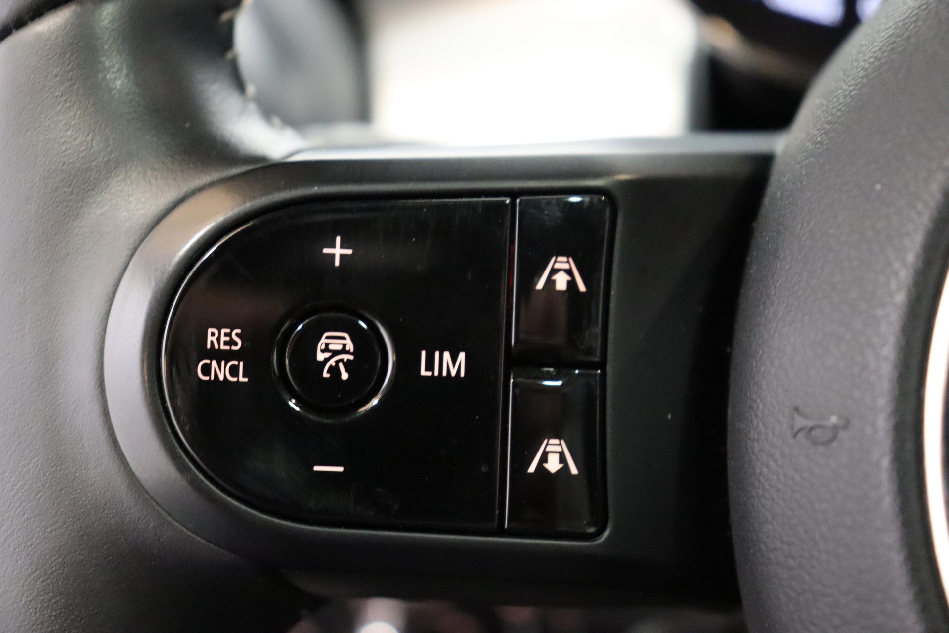 MINI F56 Cooper SE-image-14