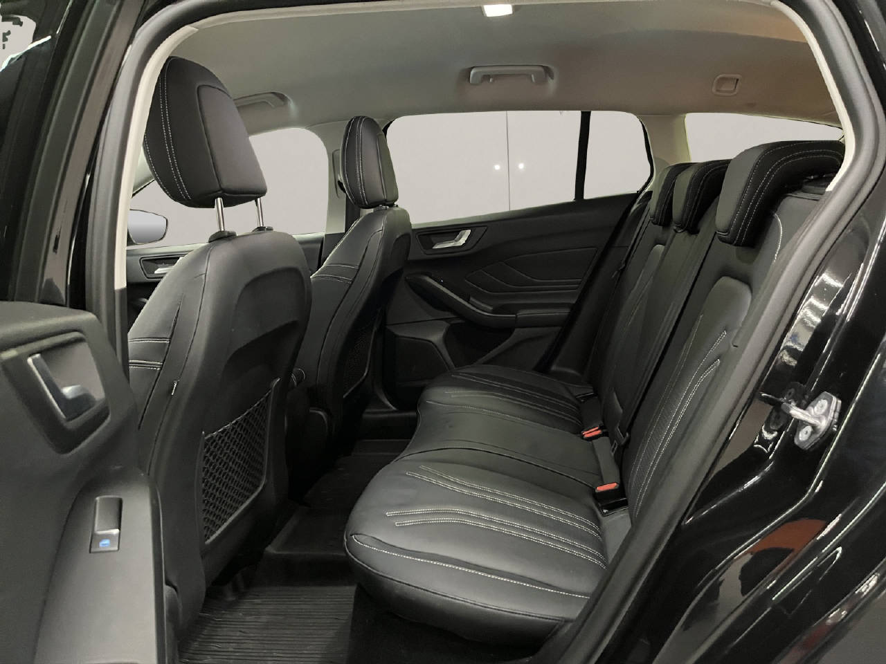 FORD Focus Station Wagon 2.0 EcoBlue 150 Vignale-image-10
