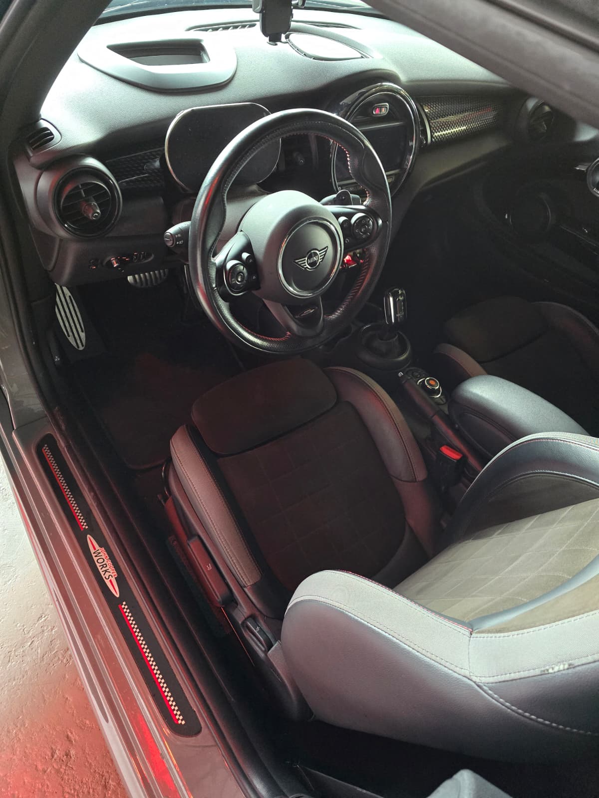 MINI Cooper John Cooper Works Cabriolet Steptronic-image-13