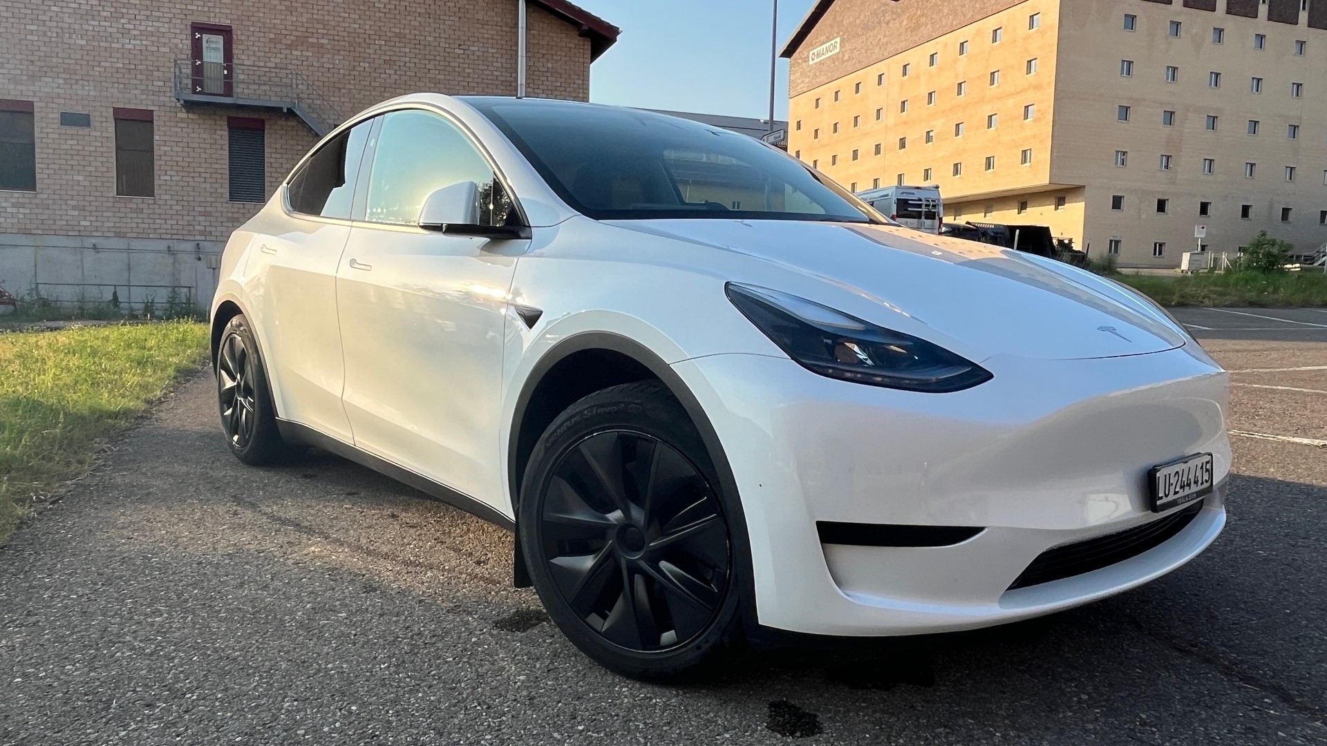 TESLA RWD Standard Range-image-1