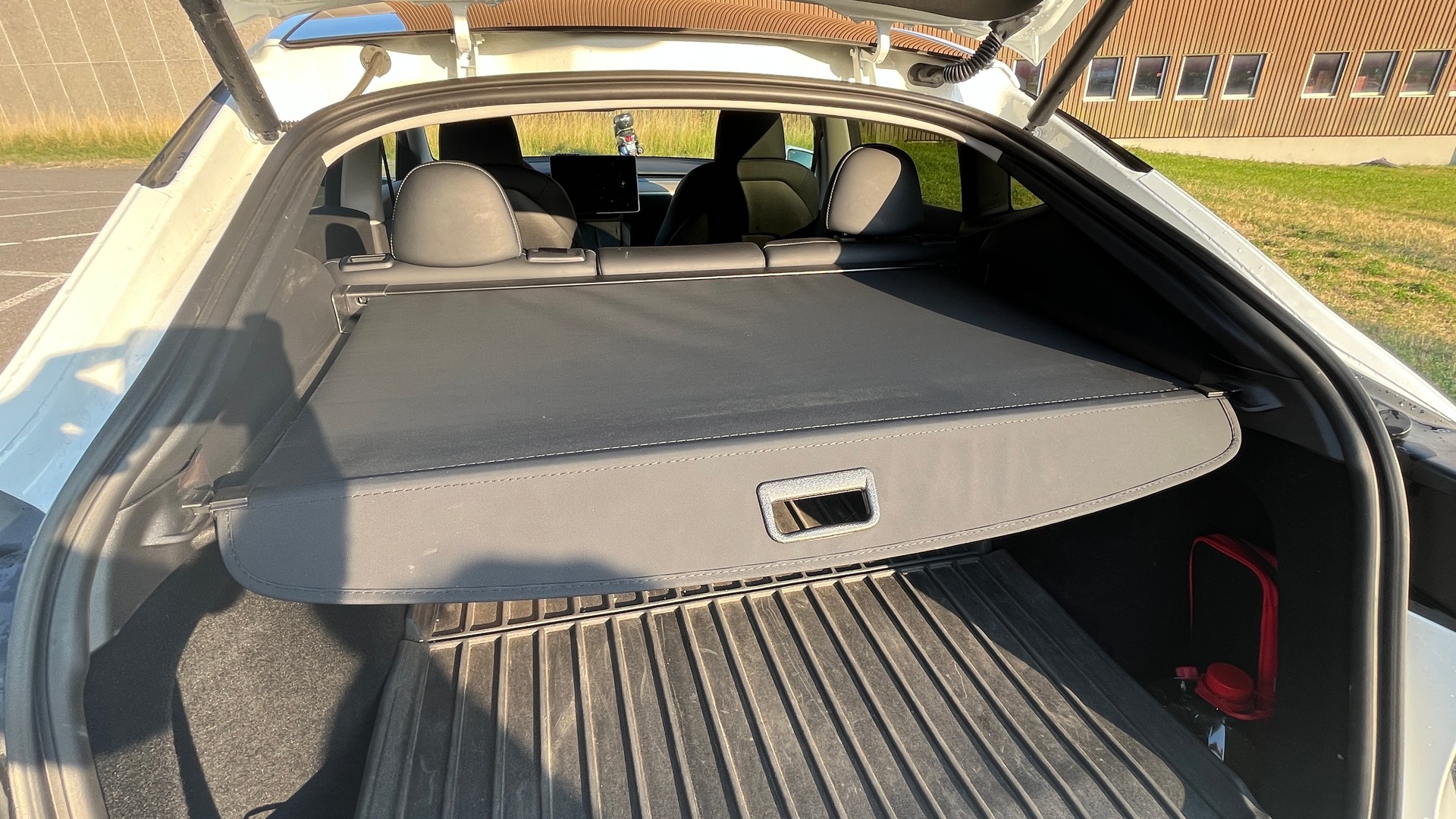 TESLA RWD Standard Range-image-4