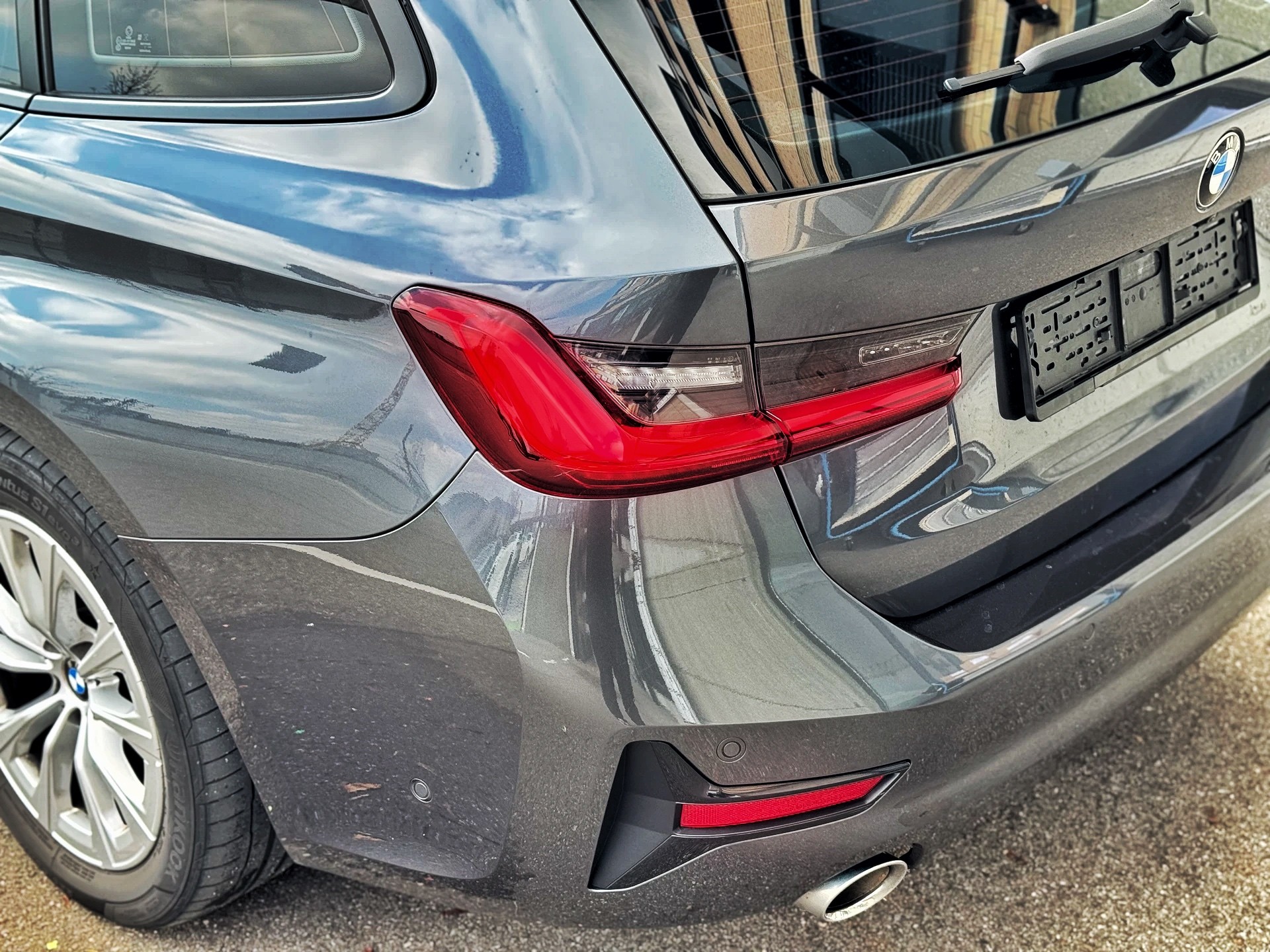 BMW 320d xDrive Touring Steptronic-image-4
