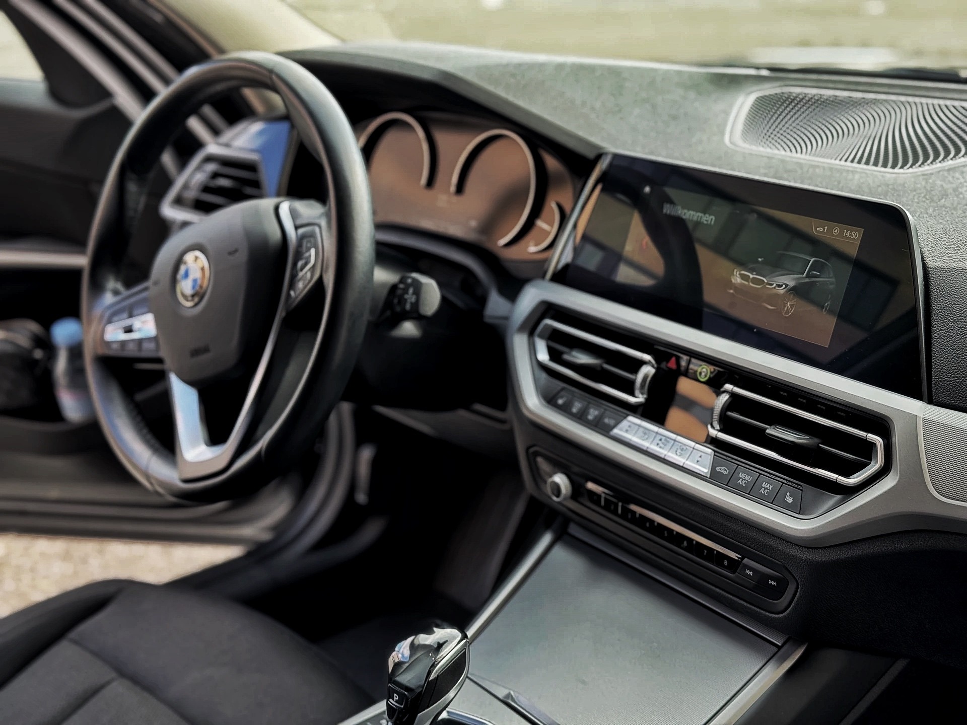 BMW 320d xDrive Touring Steptronic-image-17