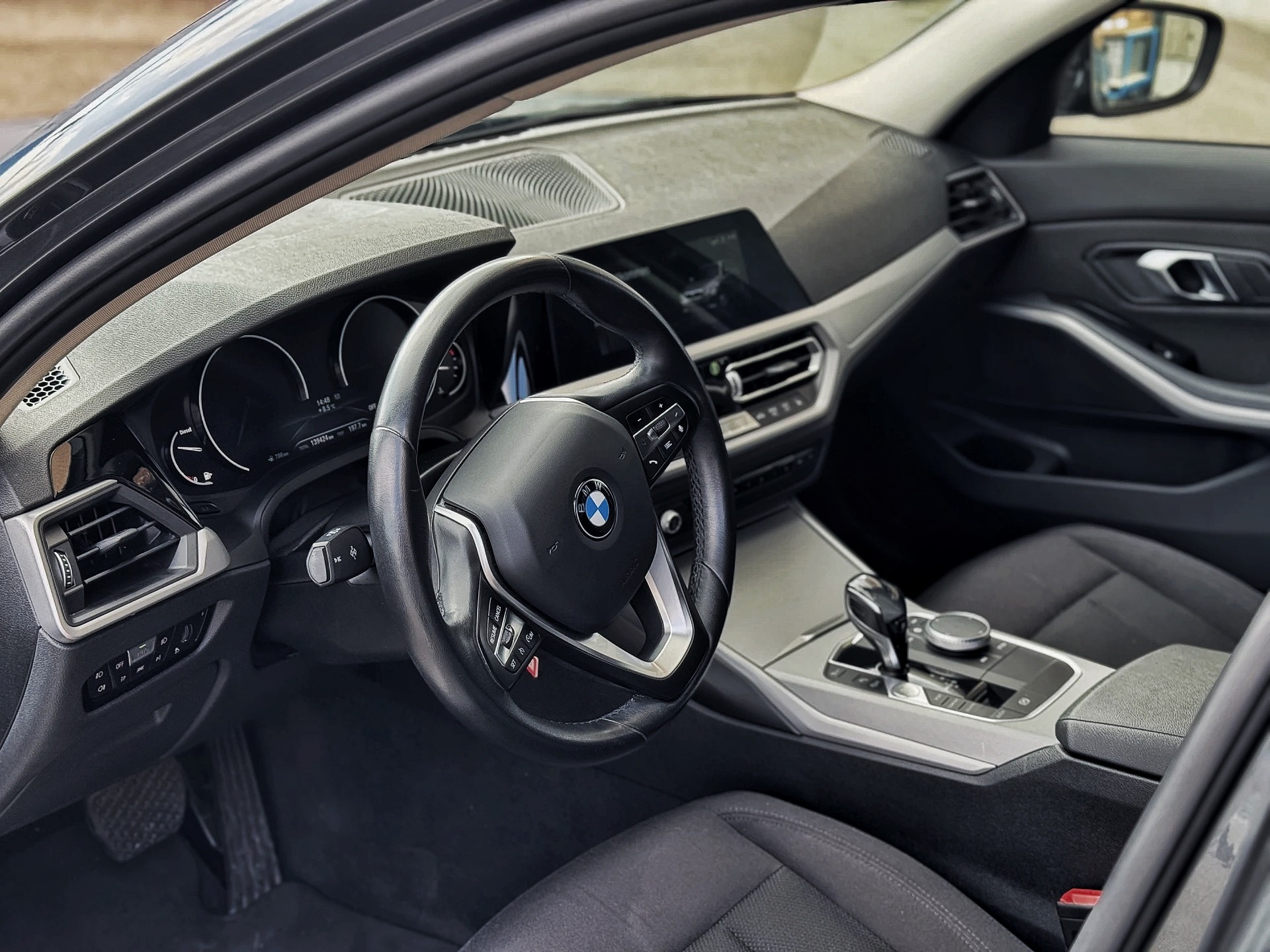 BMW 320d xDrive Touring Steptronic-image-12