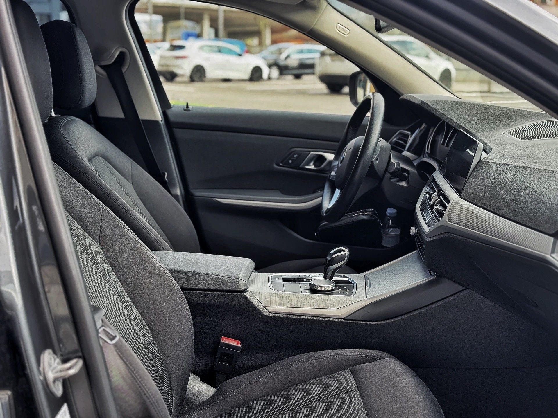 BMW 320d xDrive Touring Steptronic-image-18
