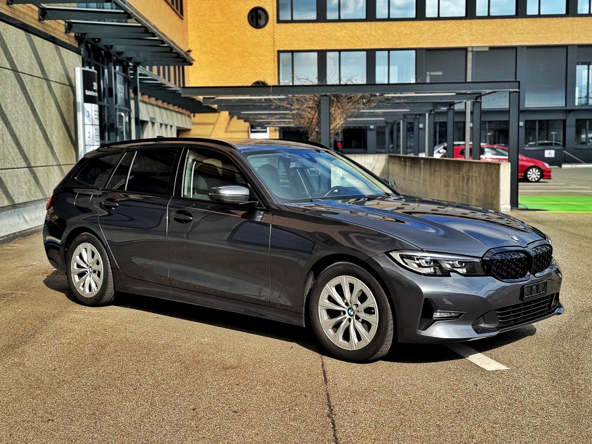 BMW 320d xDrive Touring Steptronic-showroom-element-3