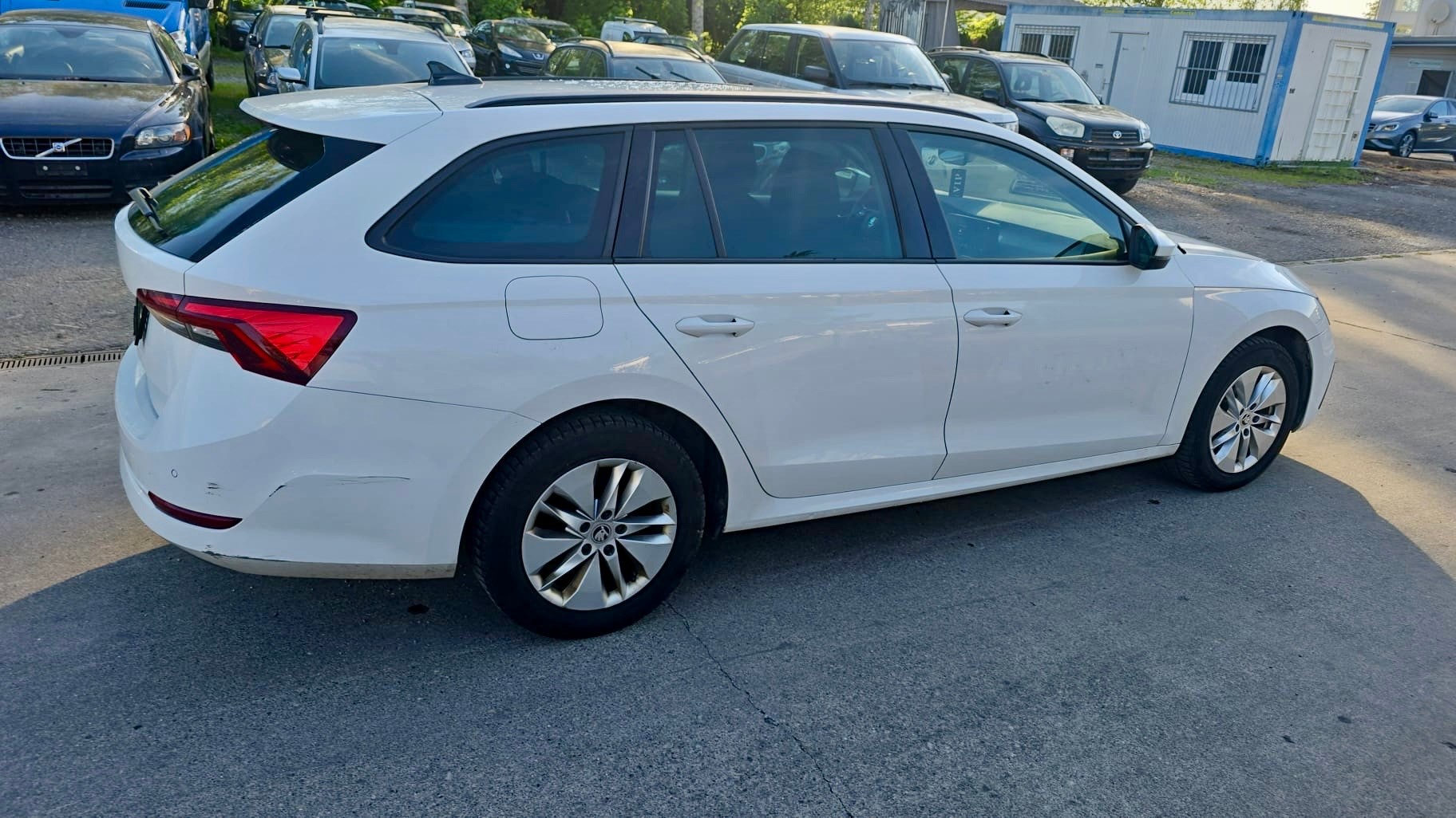SKODA Octavia Combi 2.0 TDI DSG Ambition-image-3