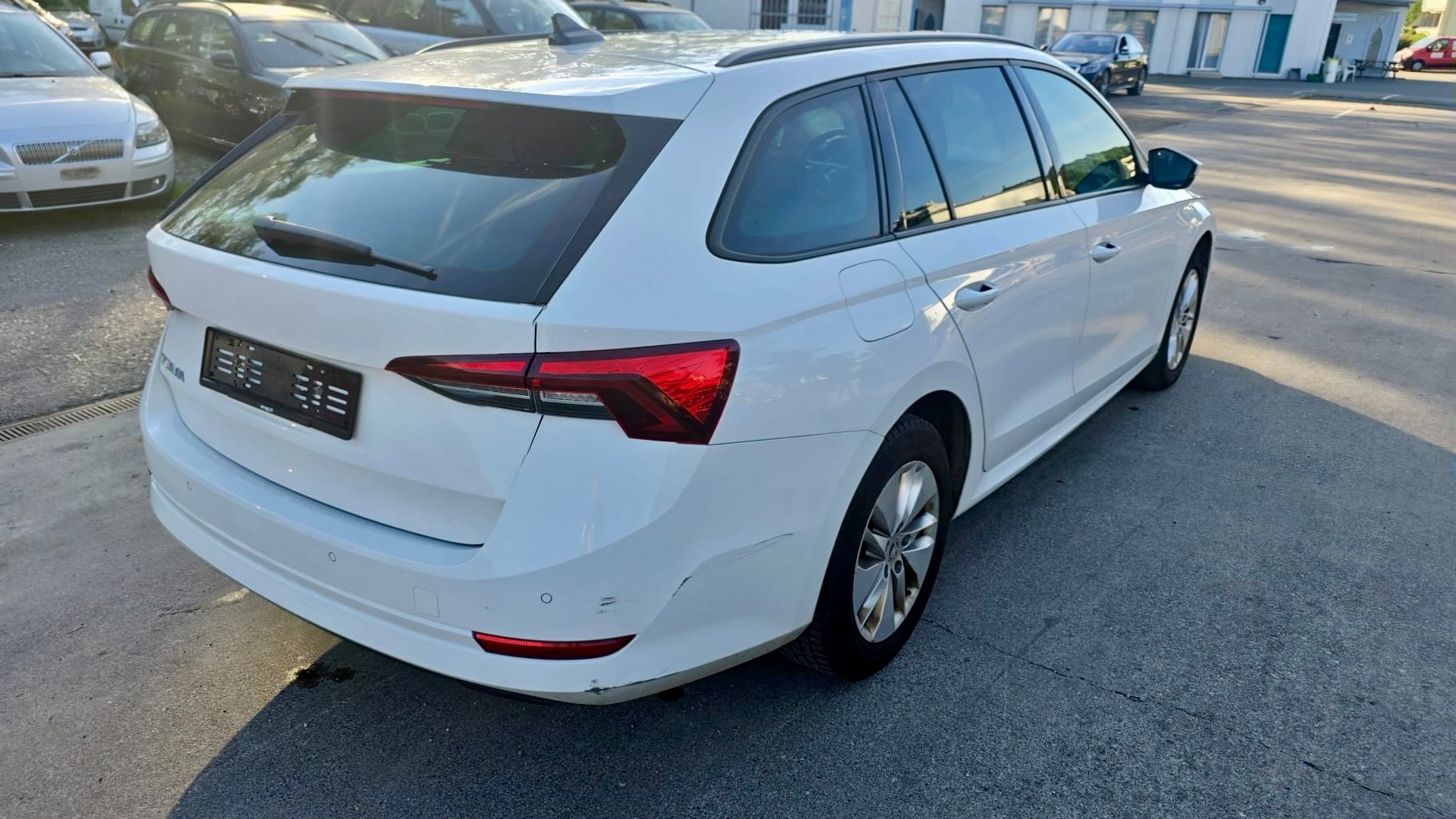 SKODA Octavia Combi 2.0 TDI DSG Ambition-image-4