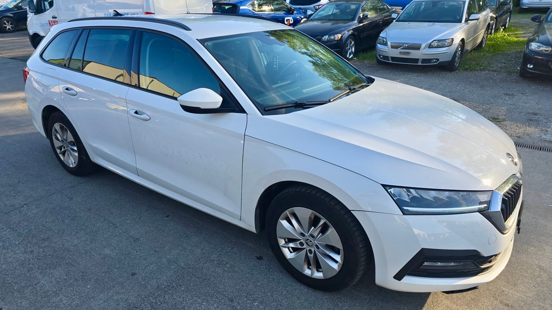 SKODA Octavia Combi 2.0 TDI DSG Ambition-image-1