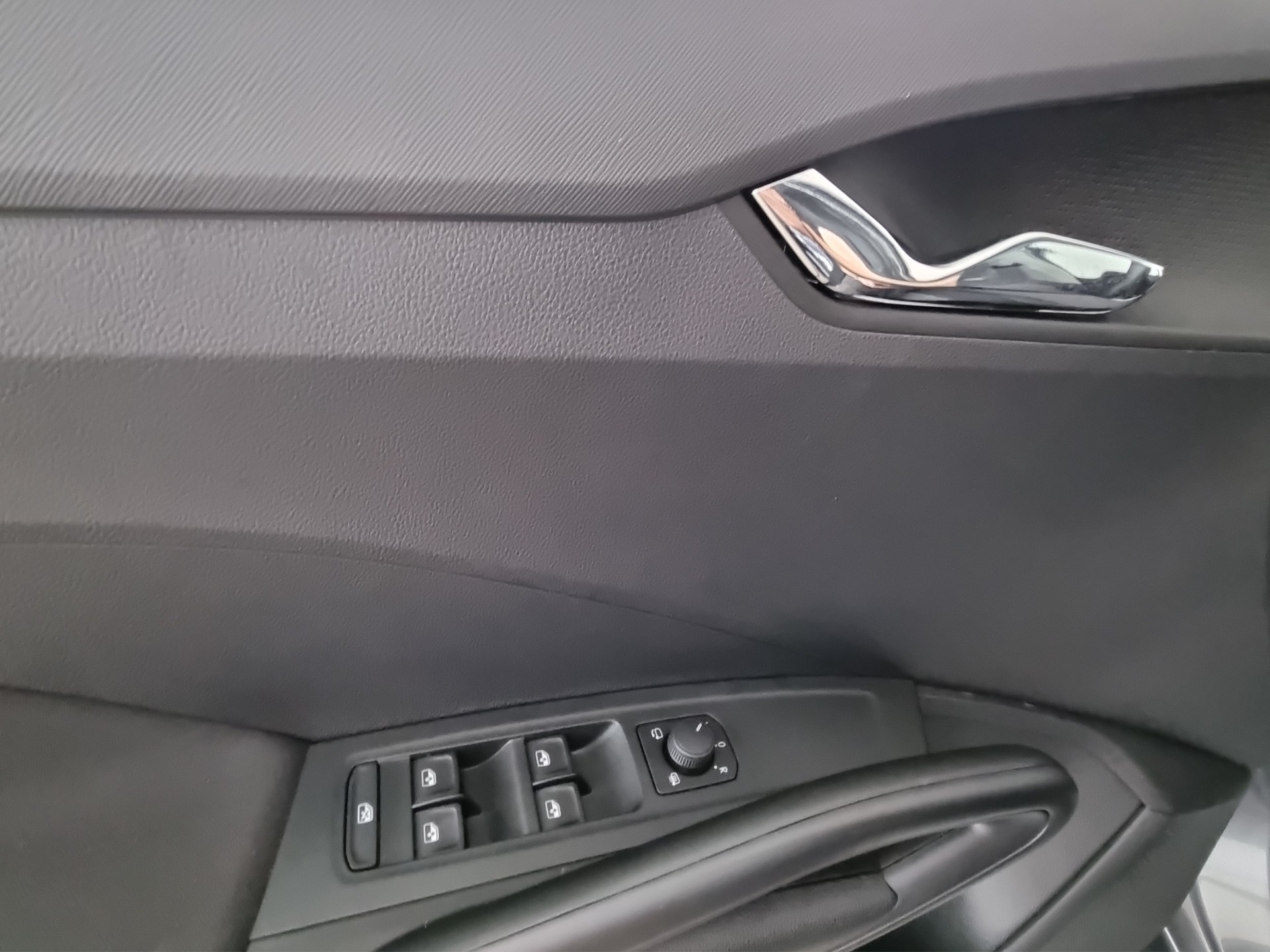 SKODA Fabia 1.0 TSI Selection *5Jahre Garantie*-image-11