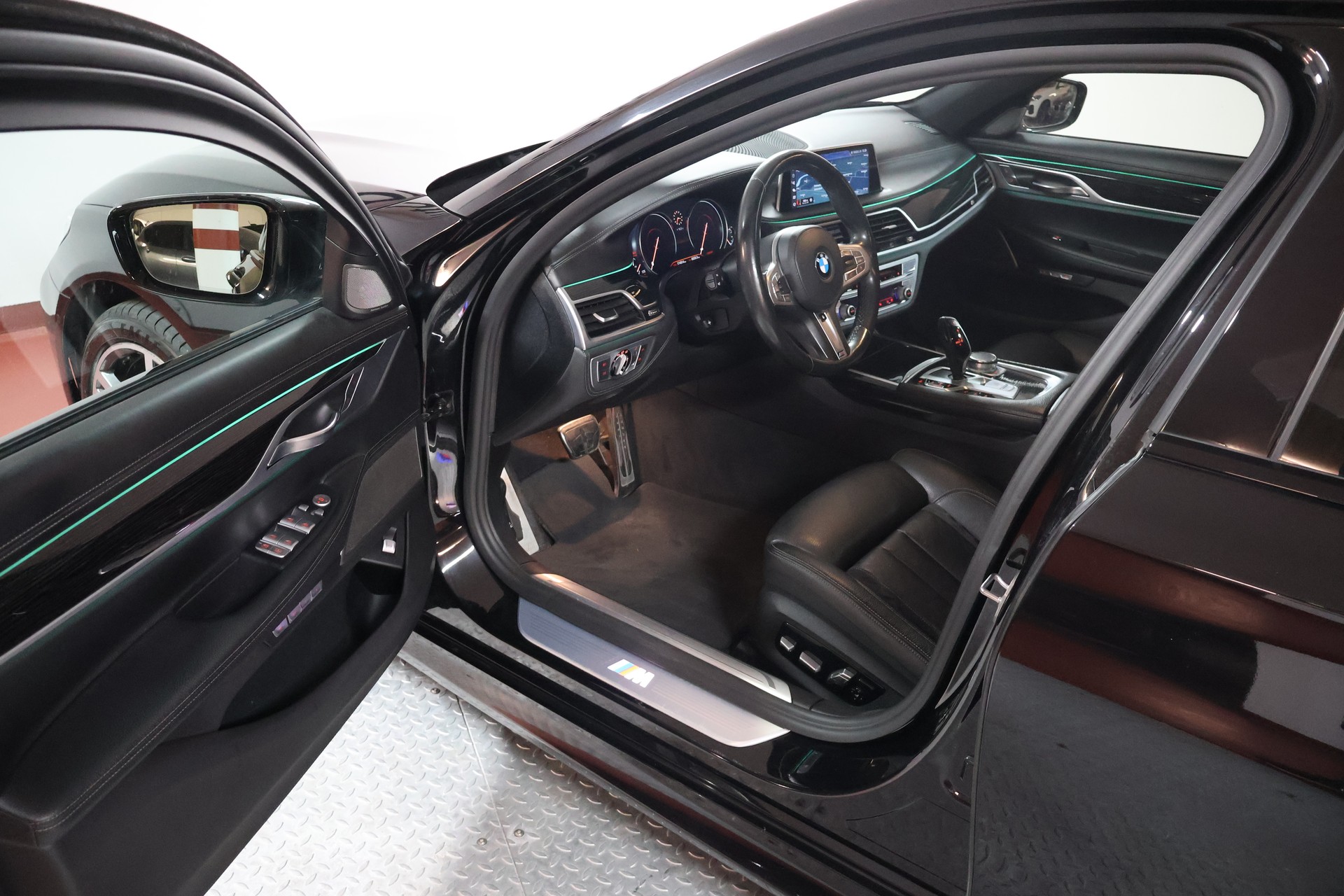 BMW 740d xDrive Steptronic M Sportpaket-image-5