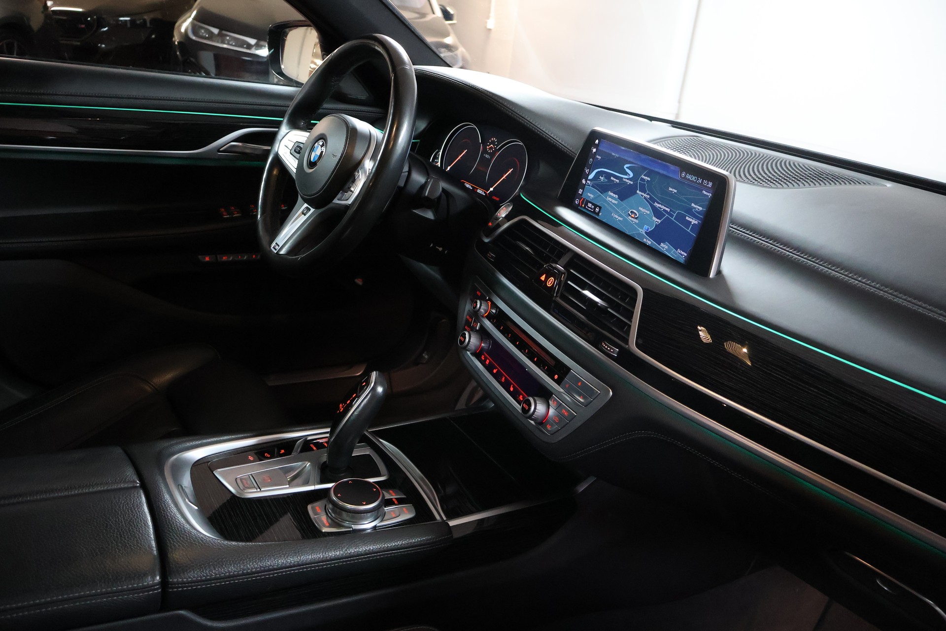 BMW 740d xDrive Steptronic M Sportpaket-image-11