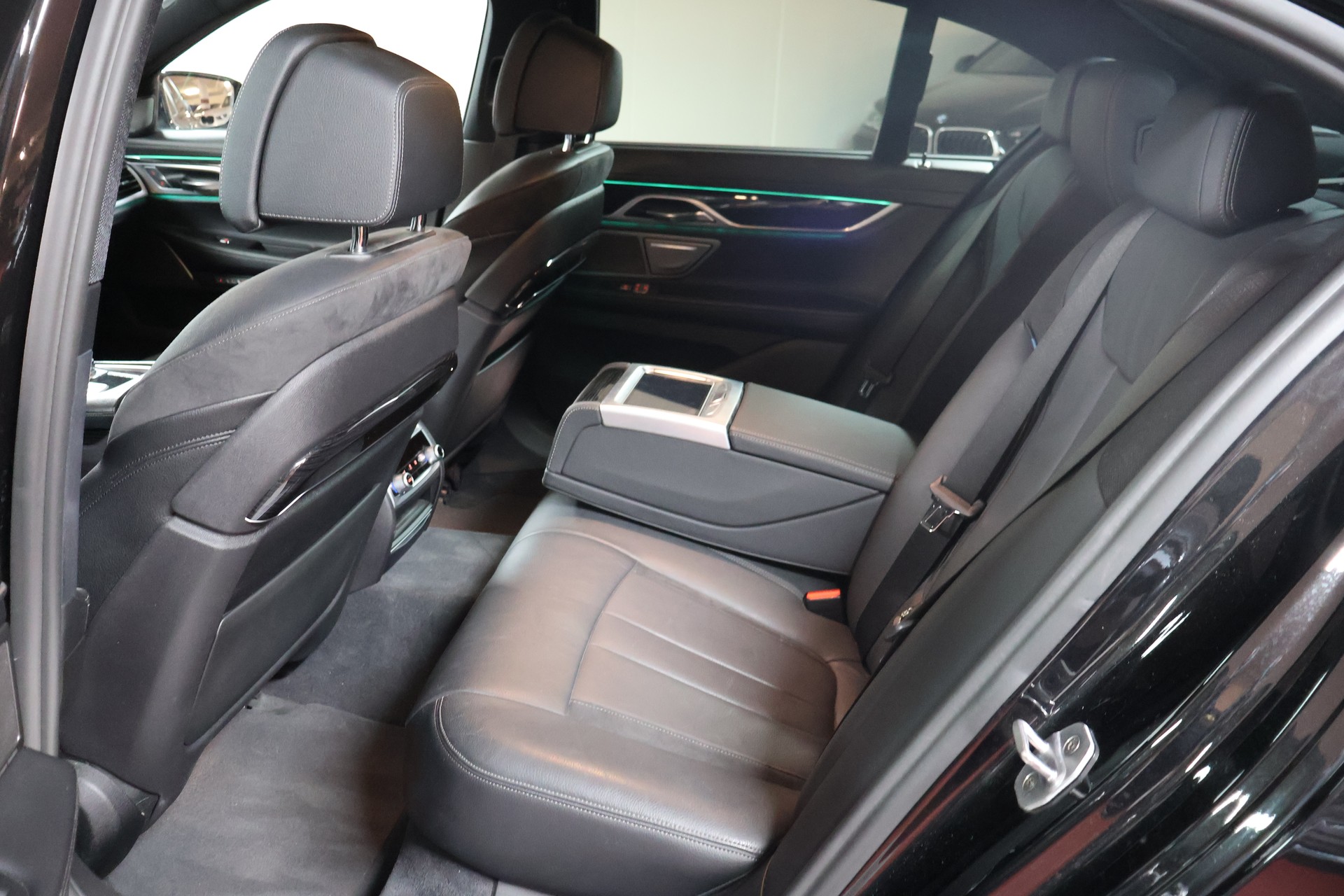 BMW 740d xDrive Steptronic M Sportpaket-image-19