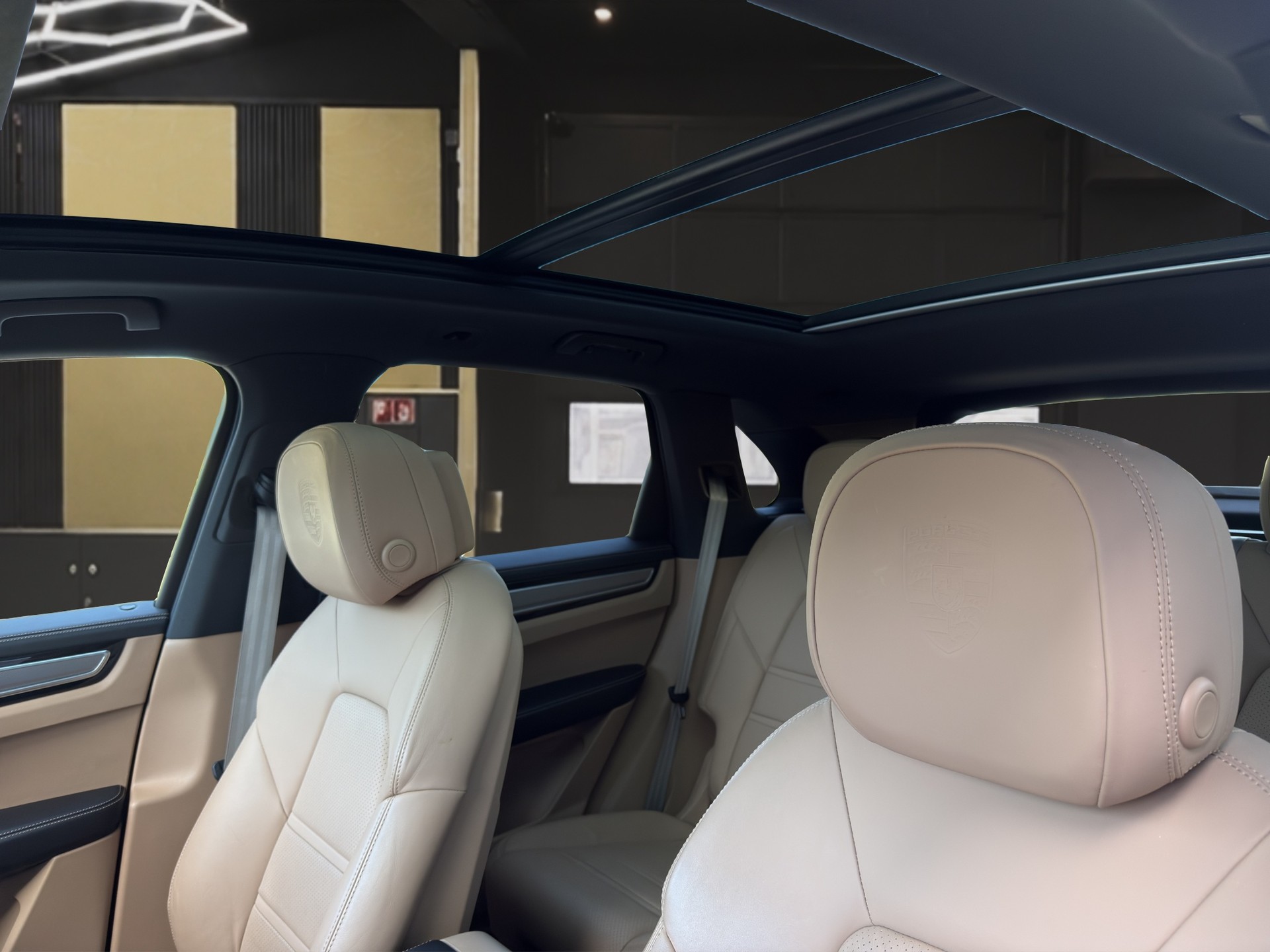 PORSCHE Cayenne 3.0 V6 E-Hybrid Platinum Edition-image-12