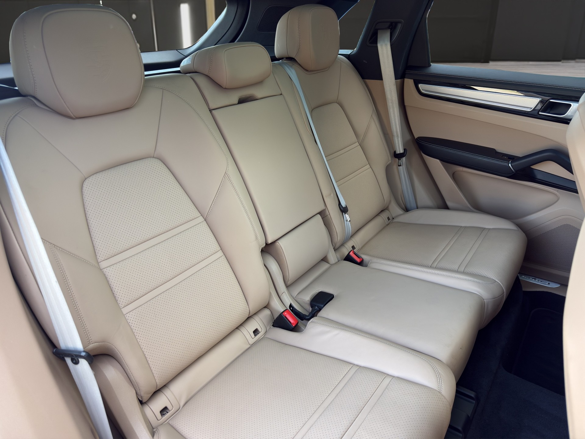 PORSCHE Cayenne 3.0 V6 E-Hybrid Platinum Edition-image-13