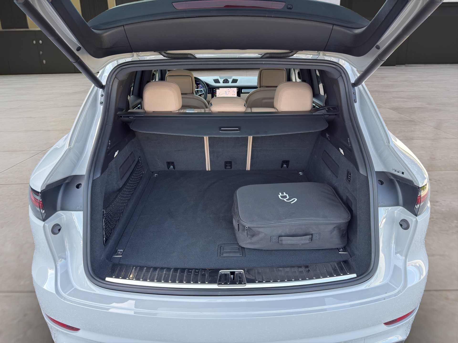 PORSCHE Cayenne 3.0 V6 E-Hybrid Platinum Edition-image-14