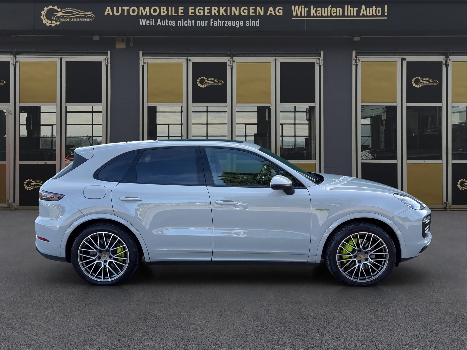 PORSCHE Cayenne 3.0 V6 E-Hybrid Platinum Edition-showroom-element-3