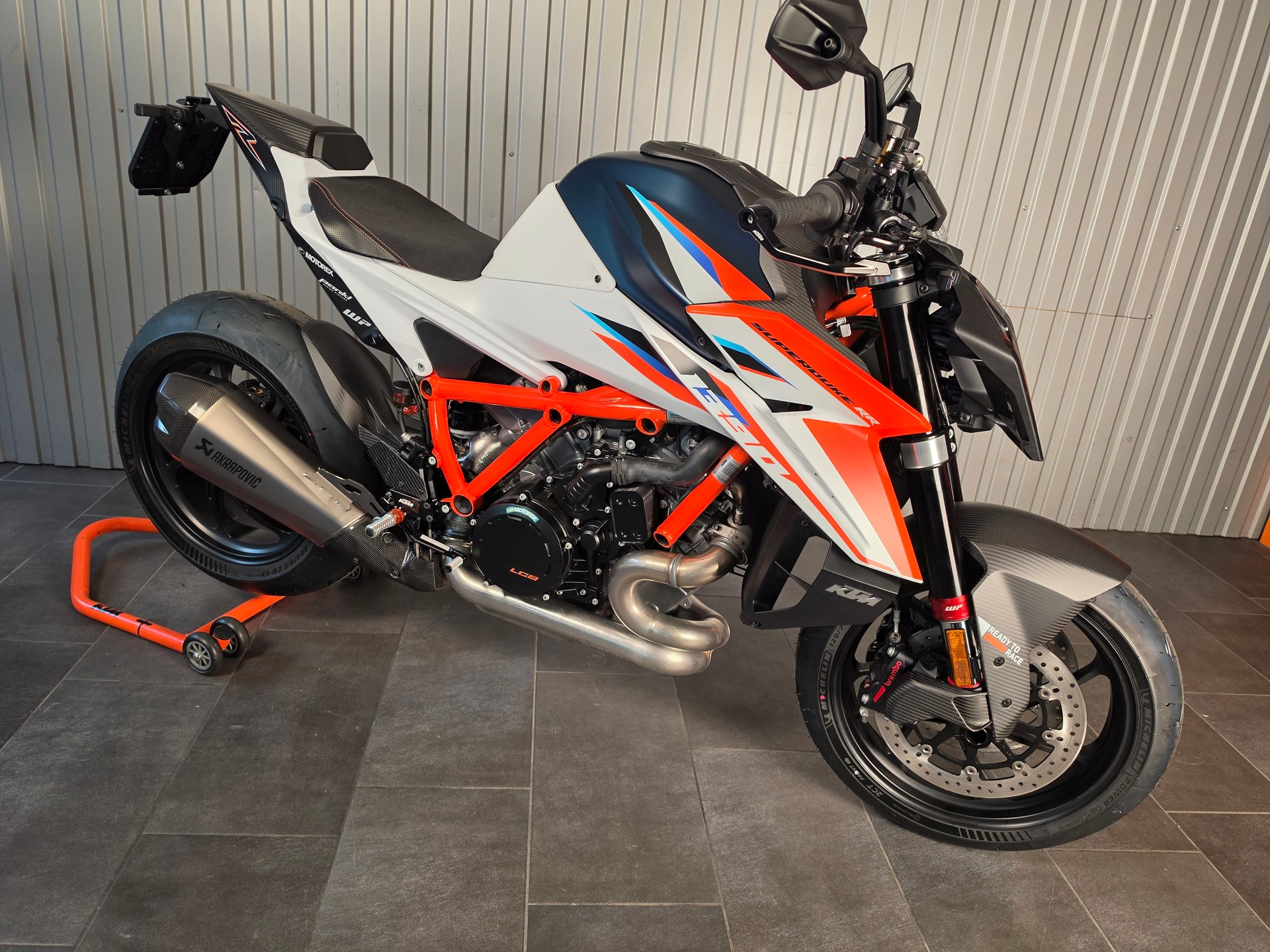 KTM 1390 Super Duke RR-showroom-element-2