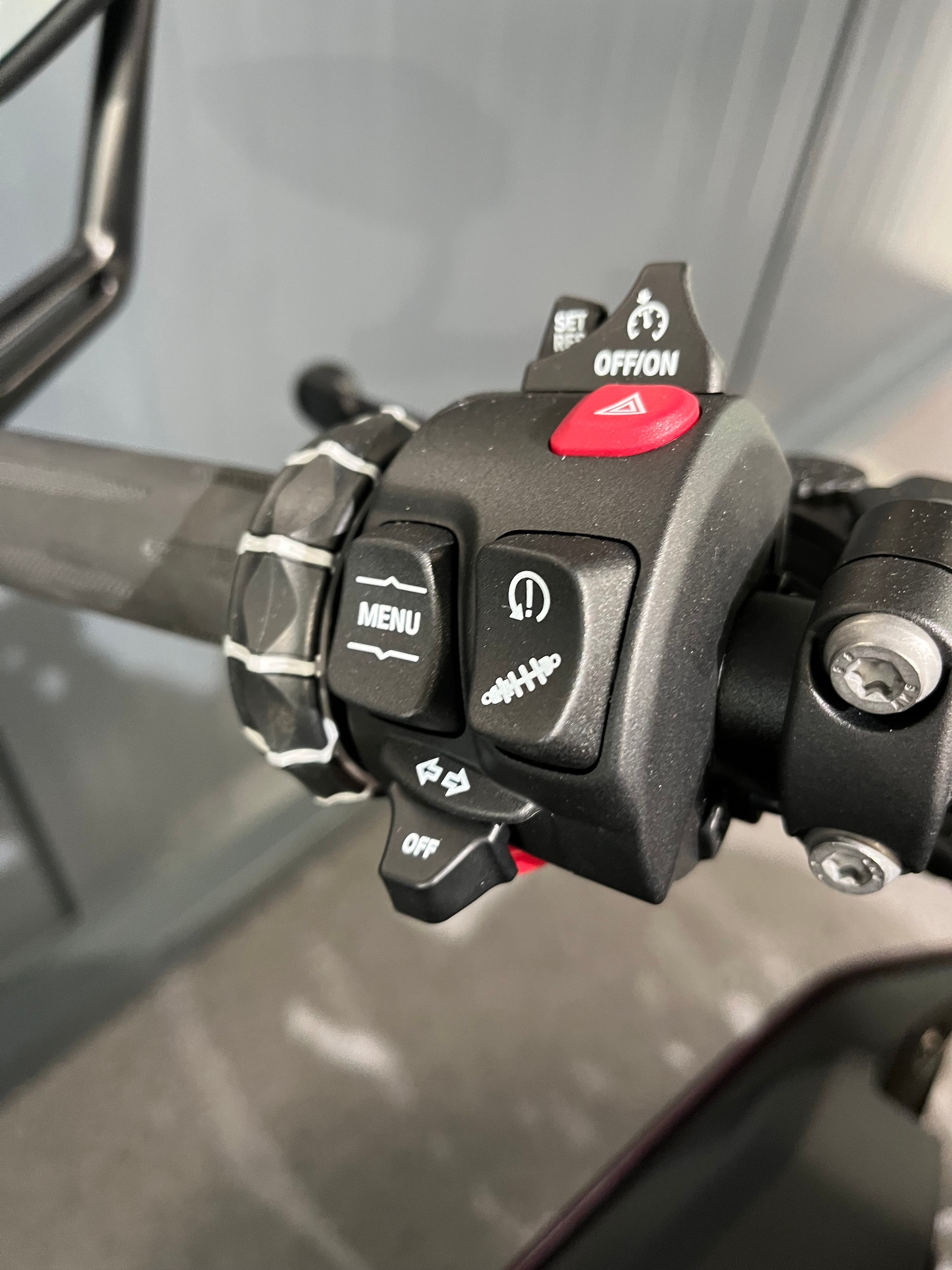 BMW S 1000 R-showroom-element-3