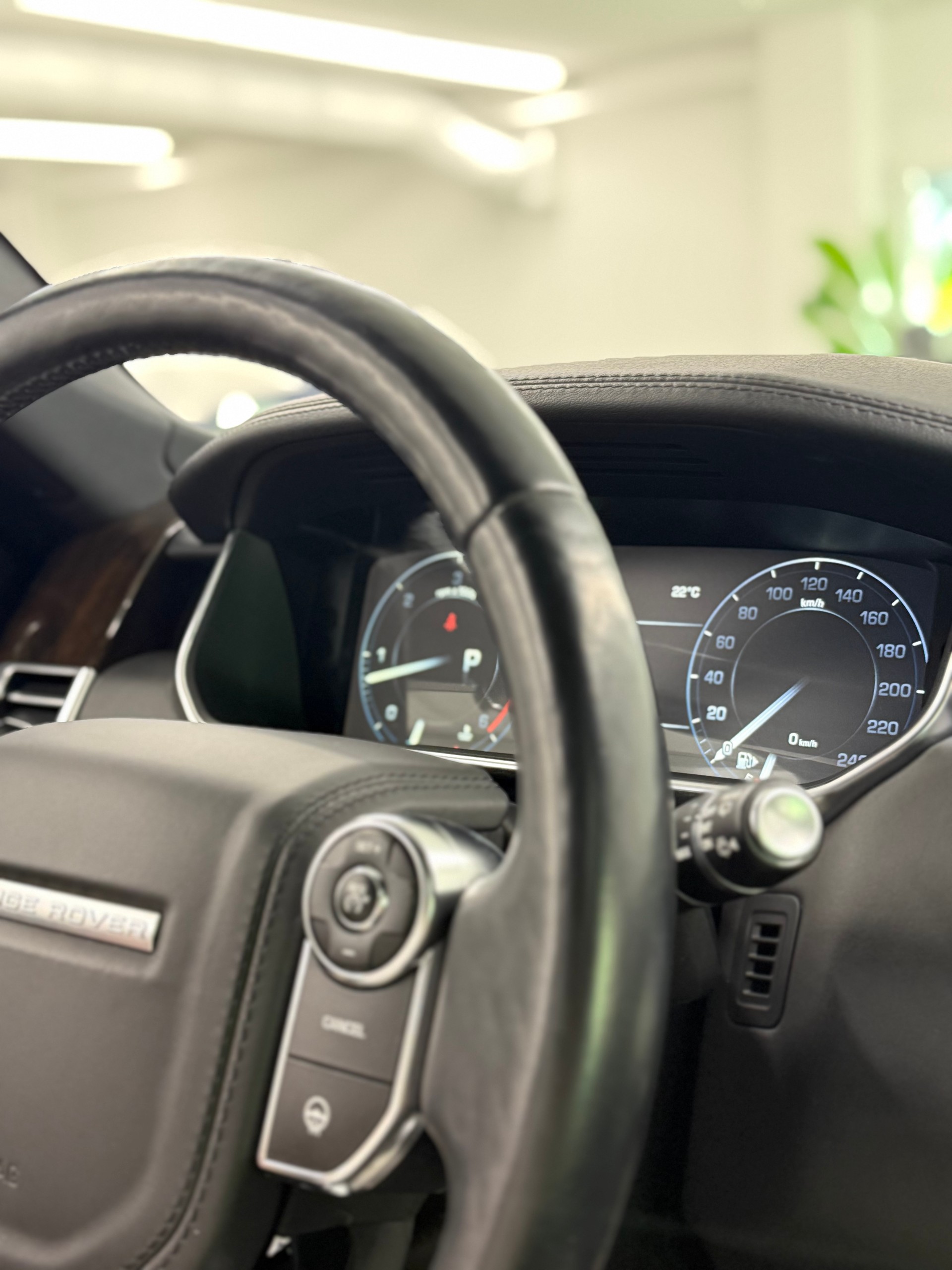 LAND ROVER Range Rover 4.4 SDV8 Vogue Automatic-image-28