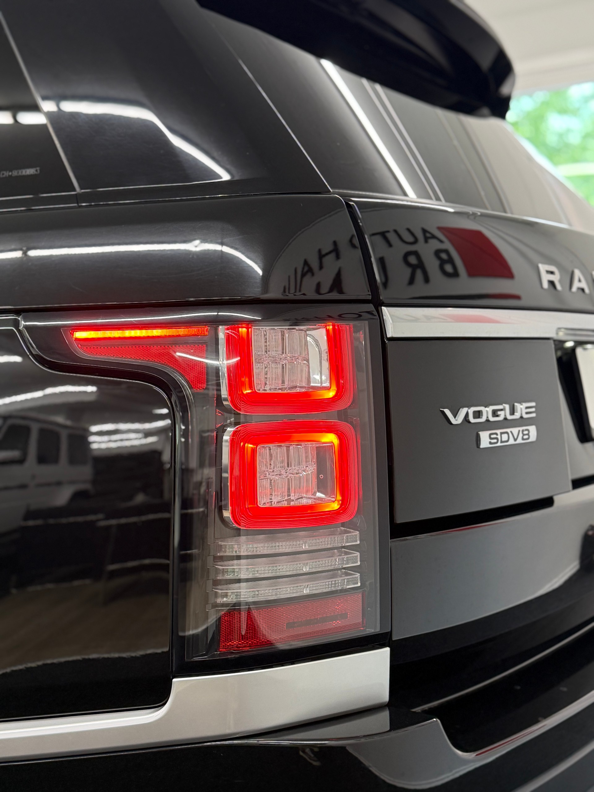 LAND ROVER Range Rover 4.4 SDV8 Vogue Automatic-image-9