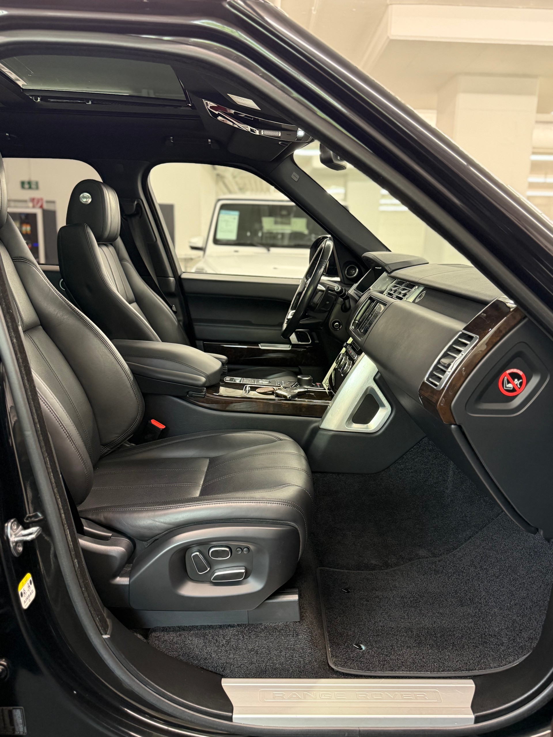 LAND ROVER Range Rover 4.4 SDV8 Vogue Automatic-image-17