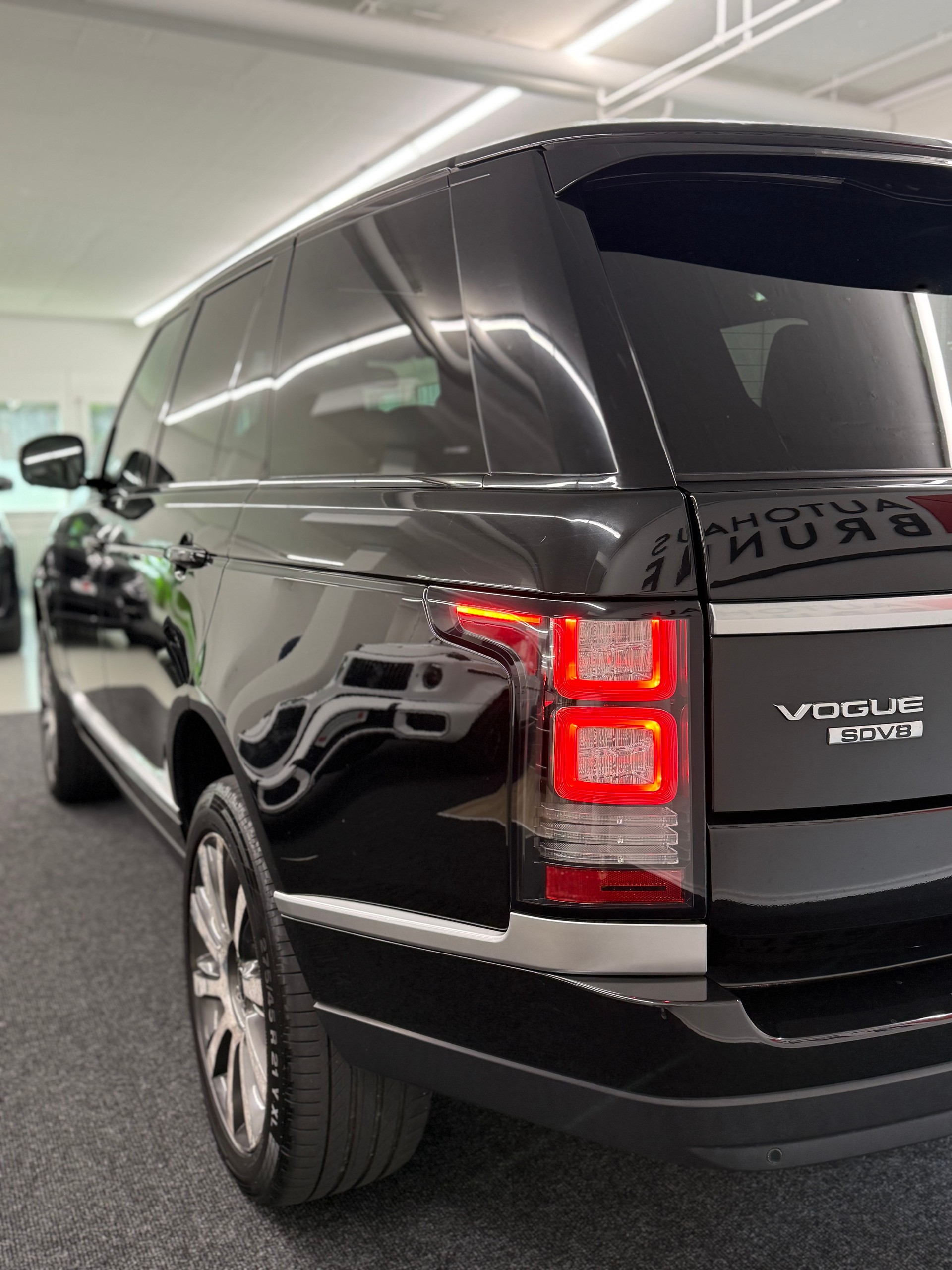 LAND ROVER Range Rover 4.4 SDV8 Vogue Automatic-image-8