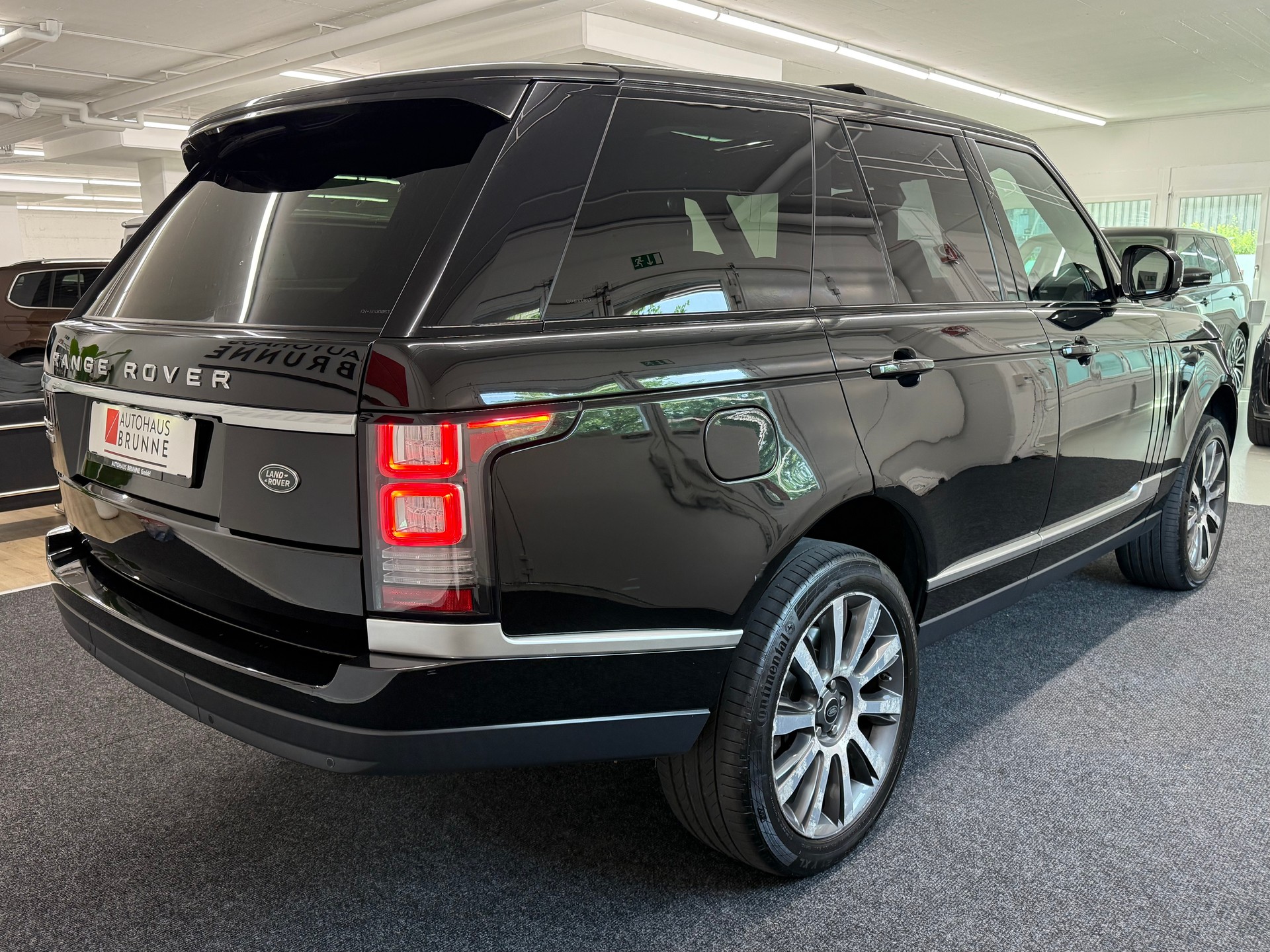 LAND ROVER Range Rover 4.4 SDV8 Vogue Automatic-image-3