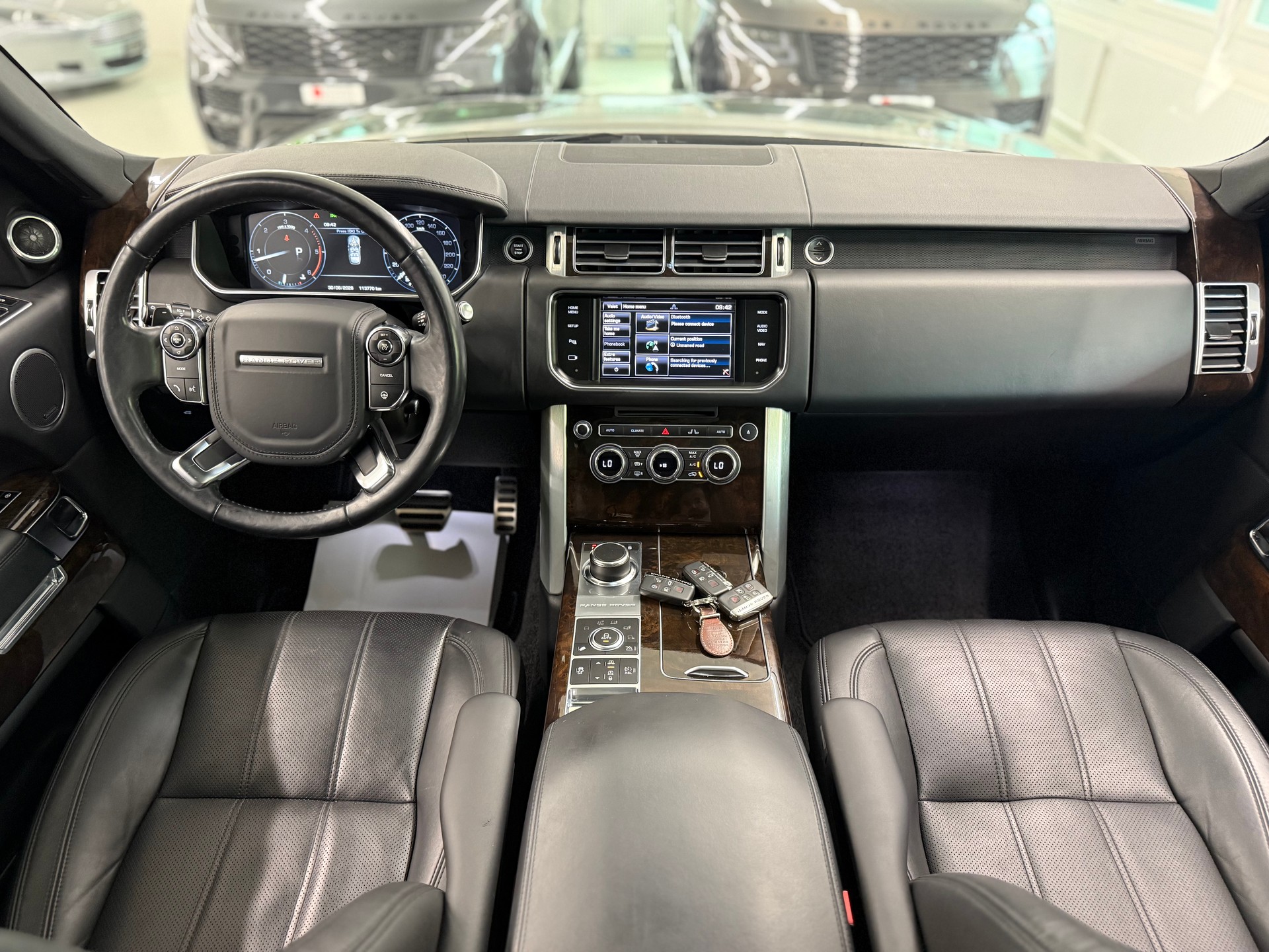 LAND ROVER Range Rover 4.4 SDV8 Vogue Automatic-image-13