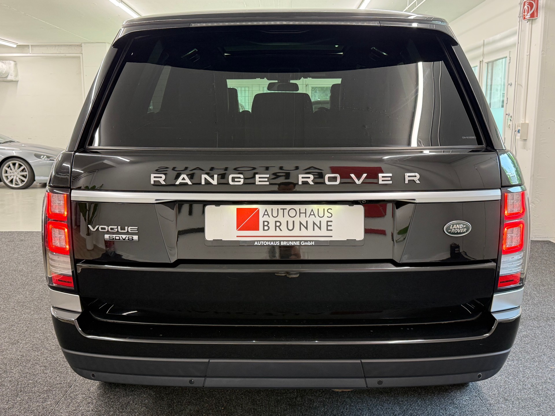 LAND ROVER Range Rover 4.4 SDV8 Vogue Automatic-image-5