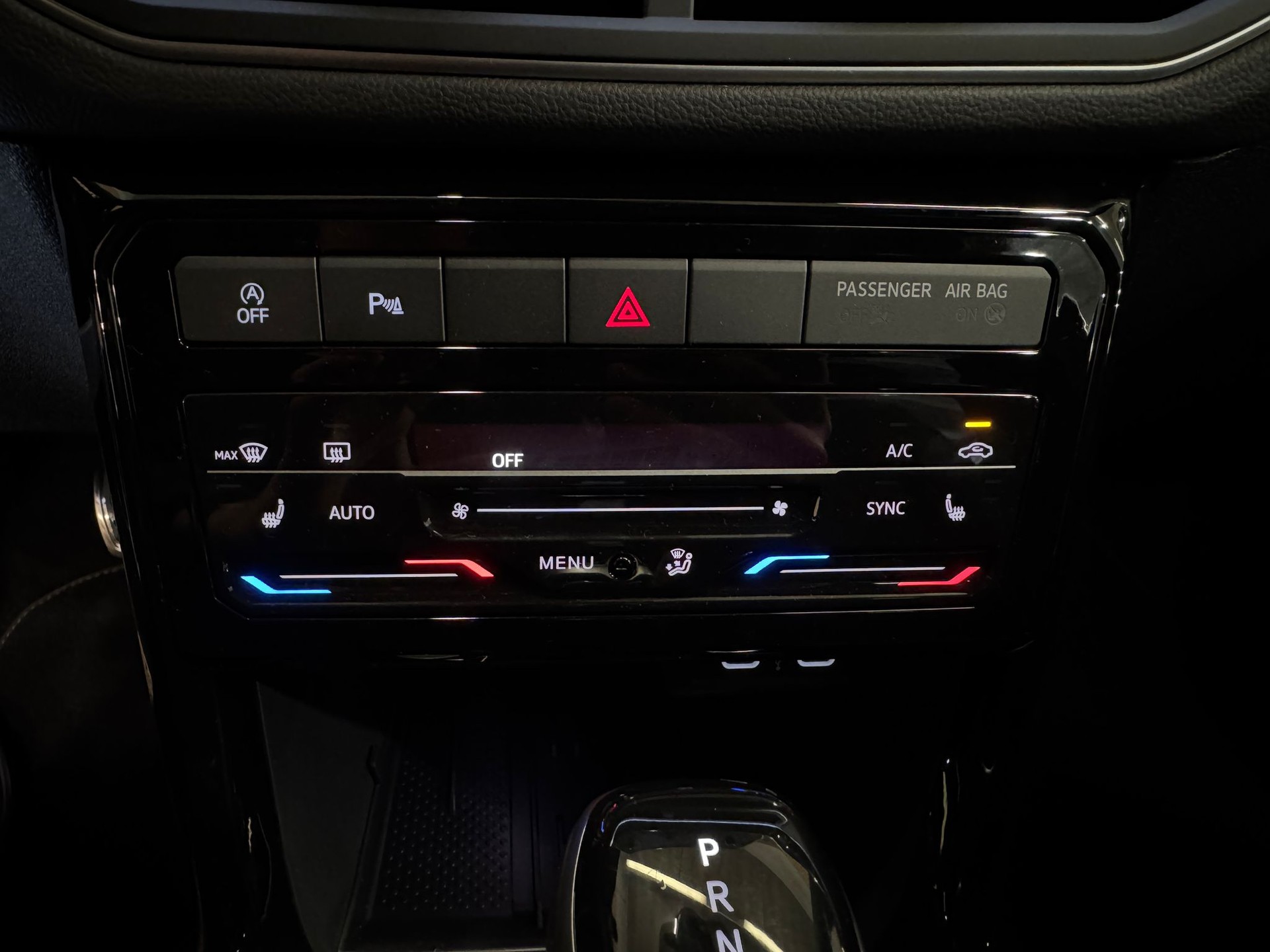 VW T-Cross 1.0 TSI EVO R-Line DSG *Deep Black*-image-13