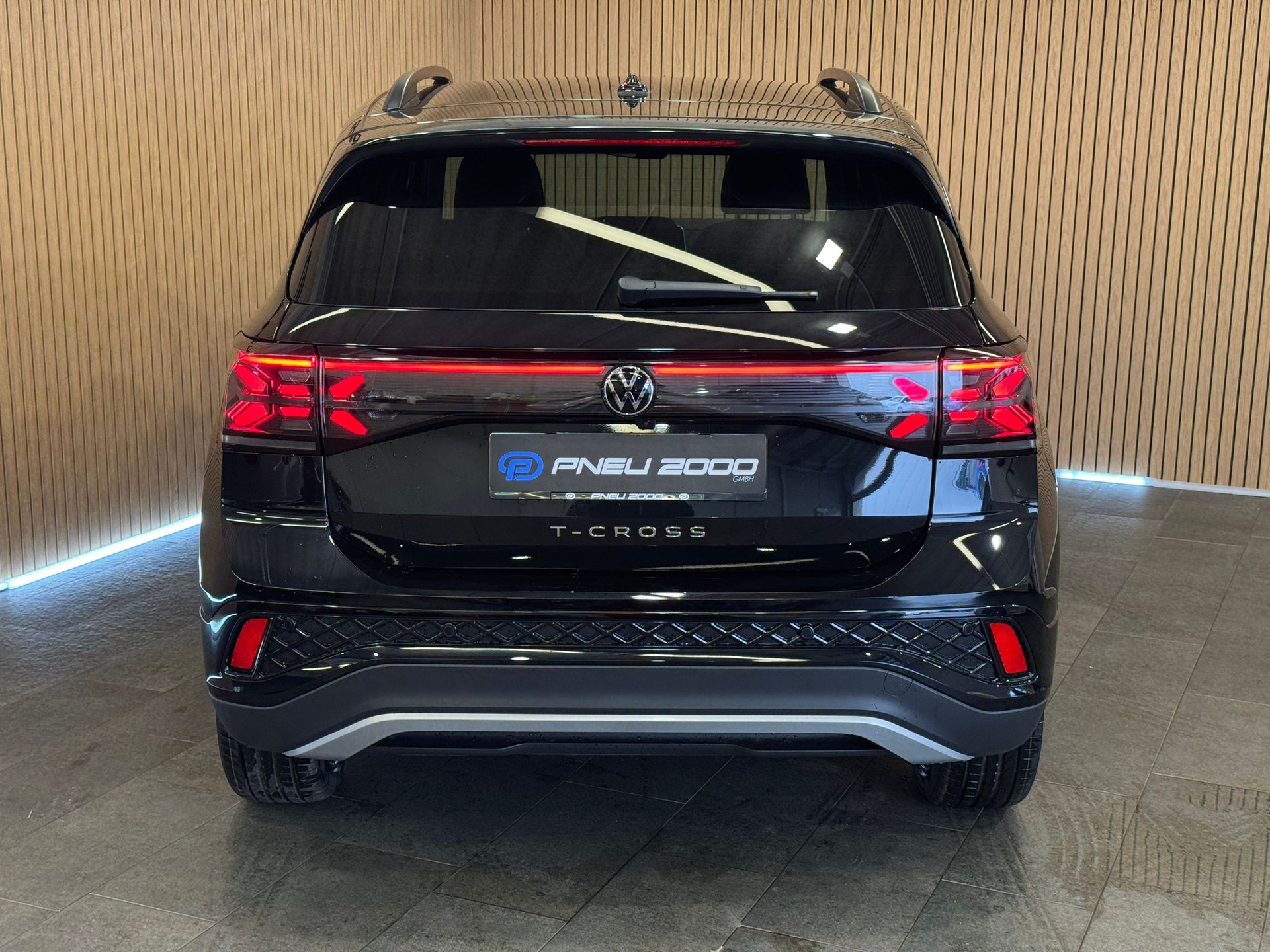 VW T-Cross 1.0 TSI EVO R-Line DSG *Deep Black*-image-5