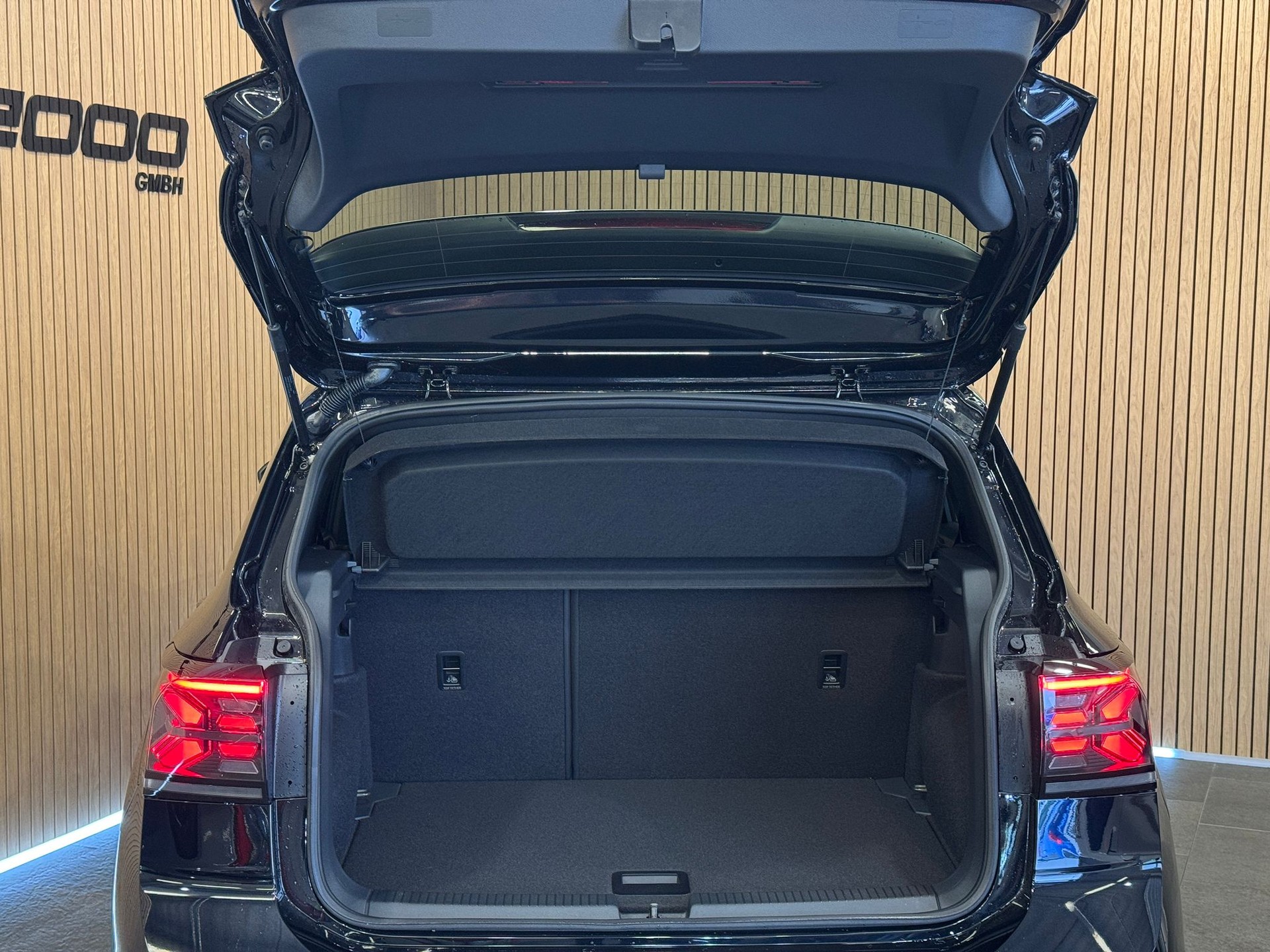 VW T-Cross 1.0 TSI EVO R-Line DSG *Deep Black*-image-7