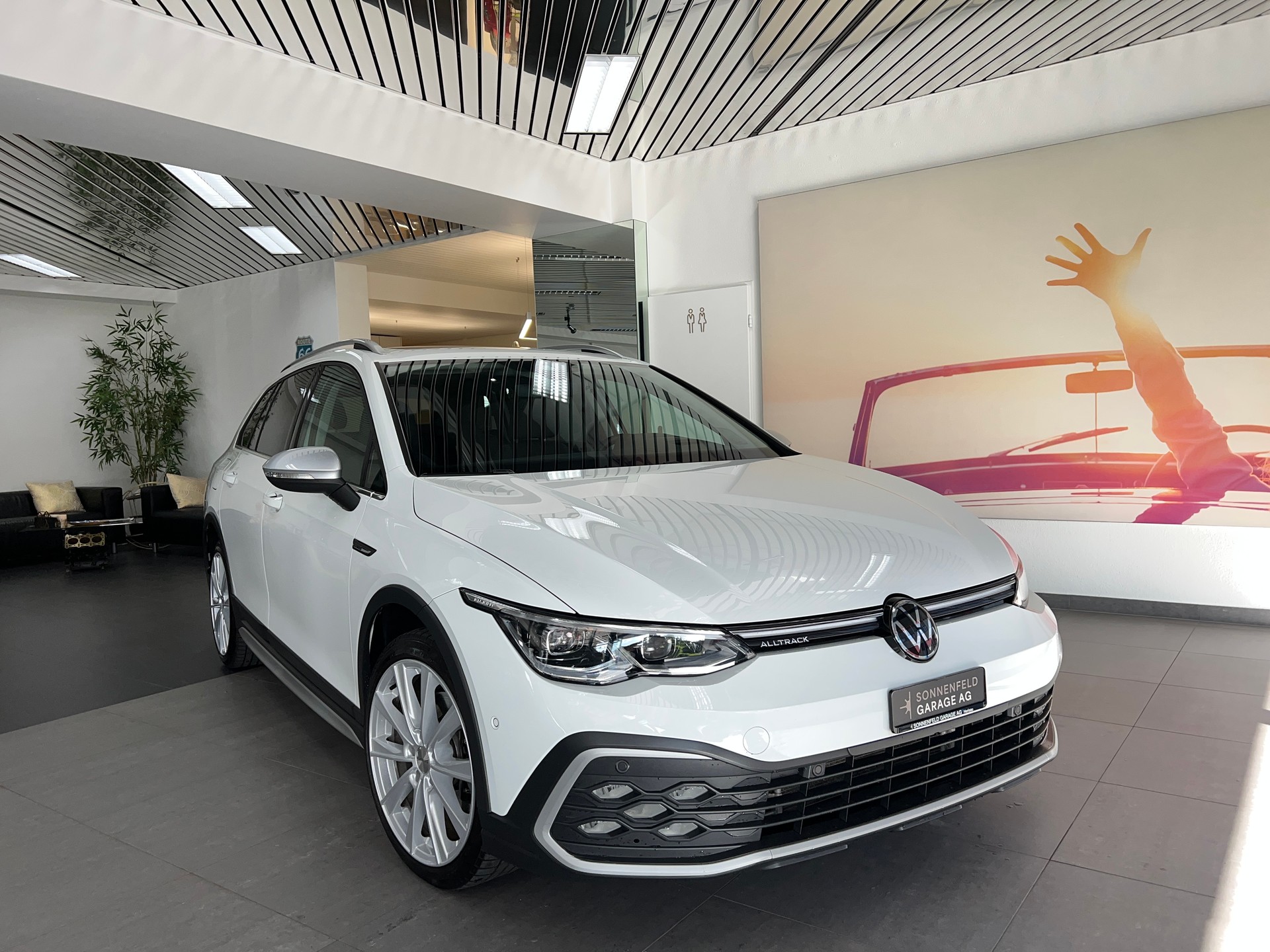 VW Golf 2.0 TDI Alltrack DSG 4Motion-image-1