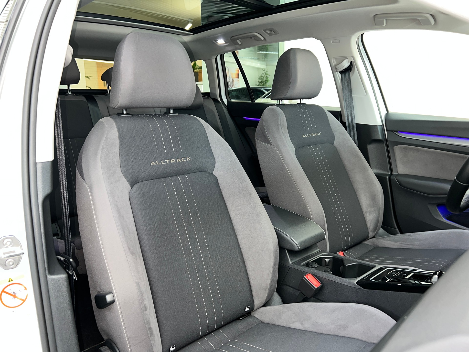 VW Golf 2.0 TDI Alltrack DSG 4Motion-image-7
