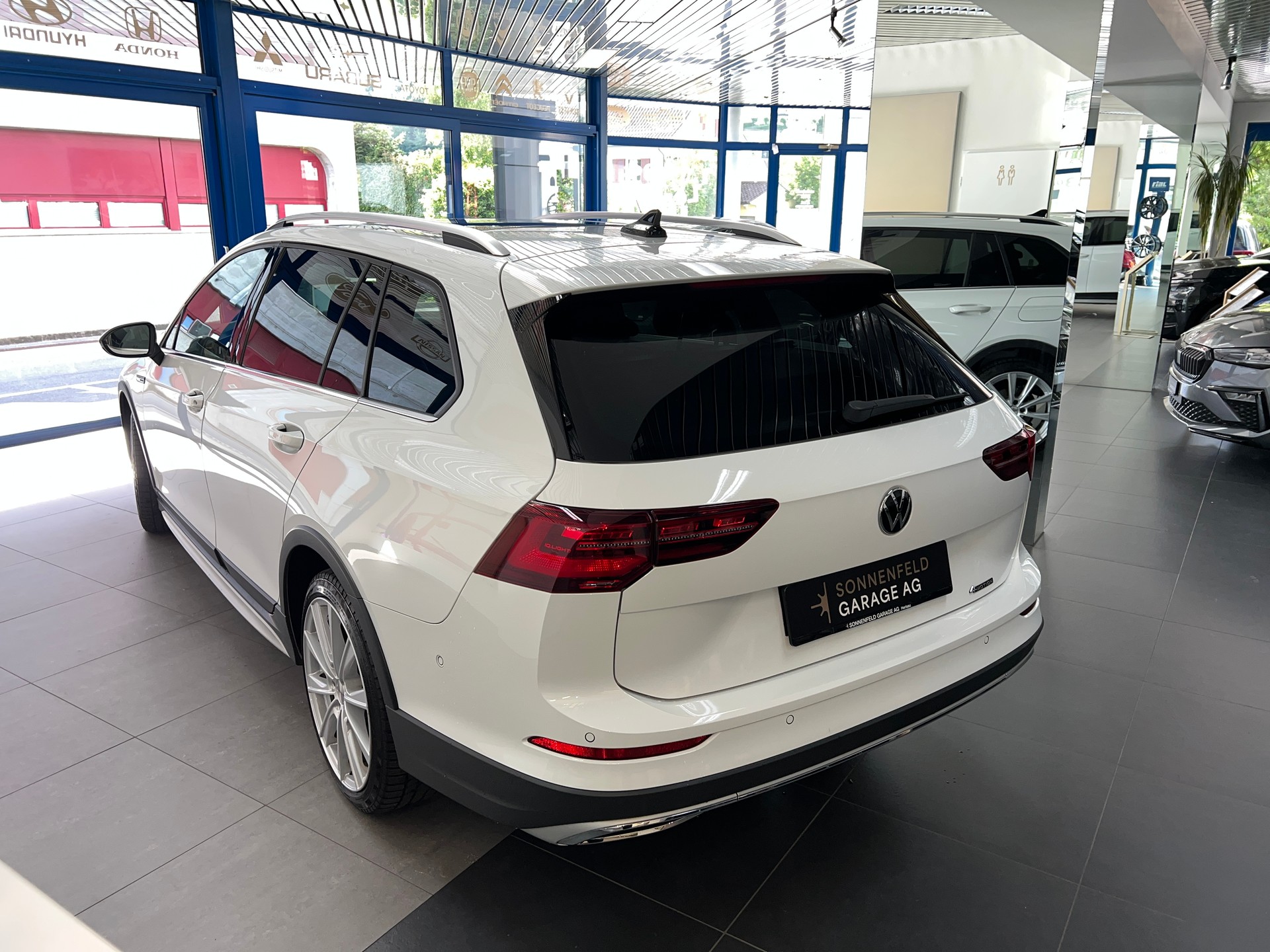 VW Golf 2.0 TDI Alltrack DSG 4Motion-image-3
