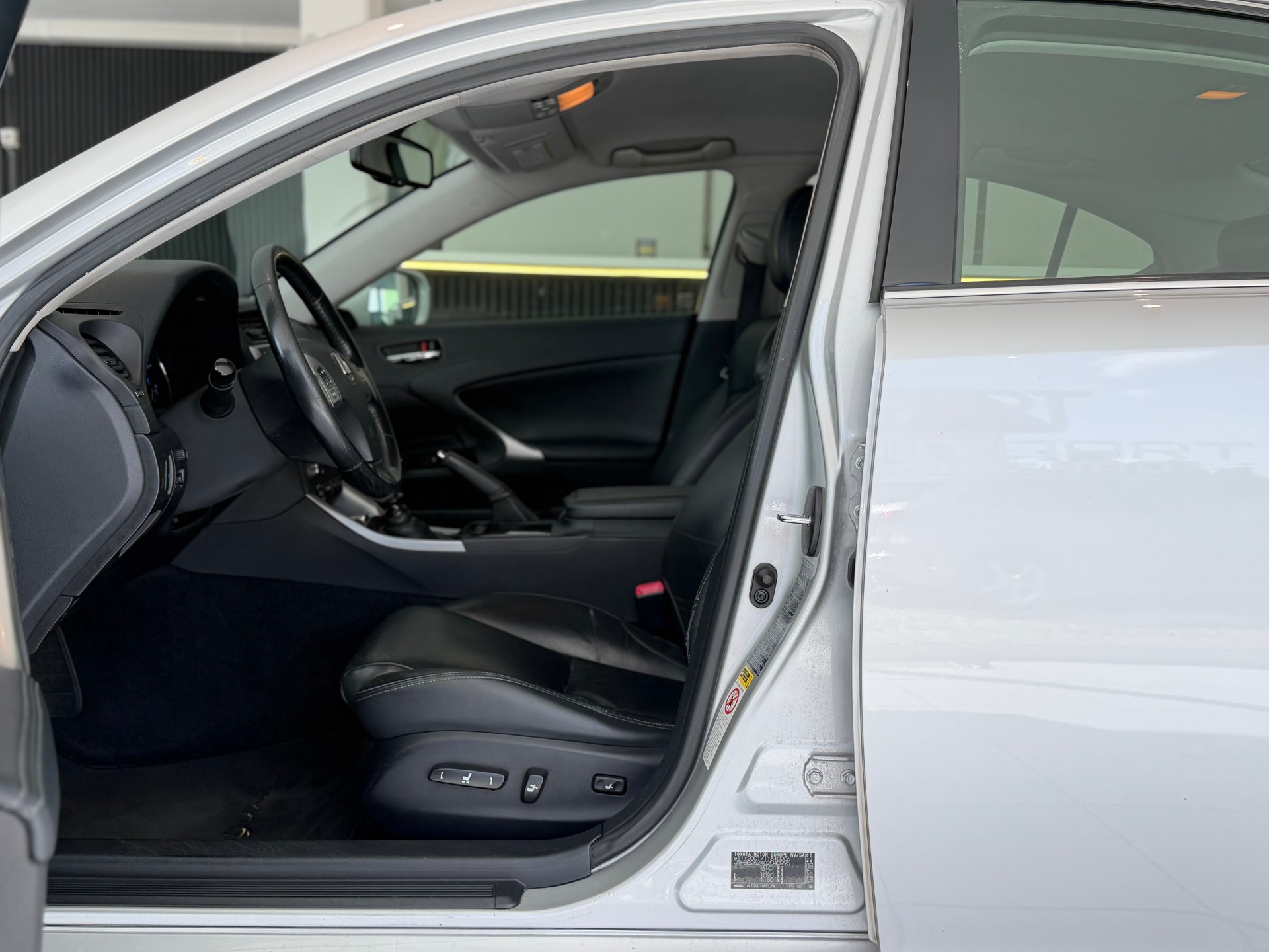 LEXUS IS 220d Edition **Frisch ab MFK & Service**-image-11