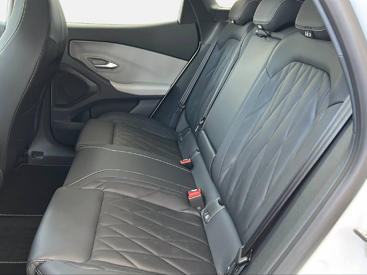 FORD Explorer Extended Range Premium AWD-image-4