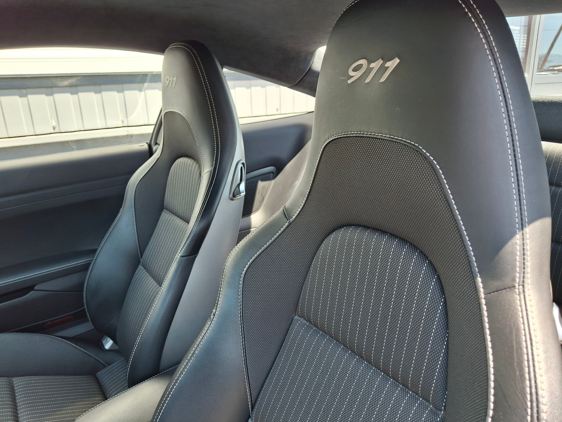 PORSCHE 911 Carrera T-image-8