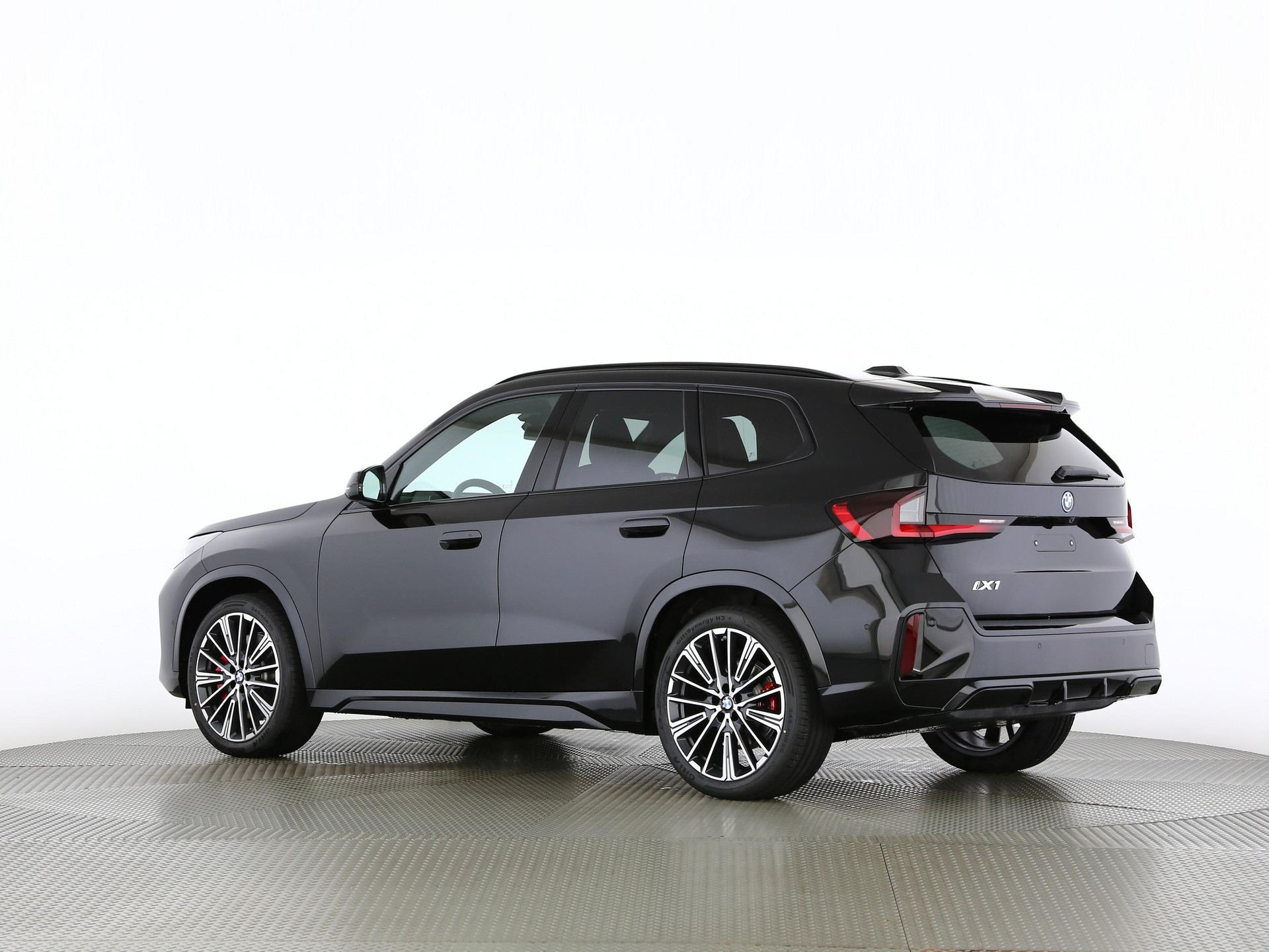 BMW iX1 30 xDrive-image-14