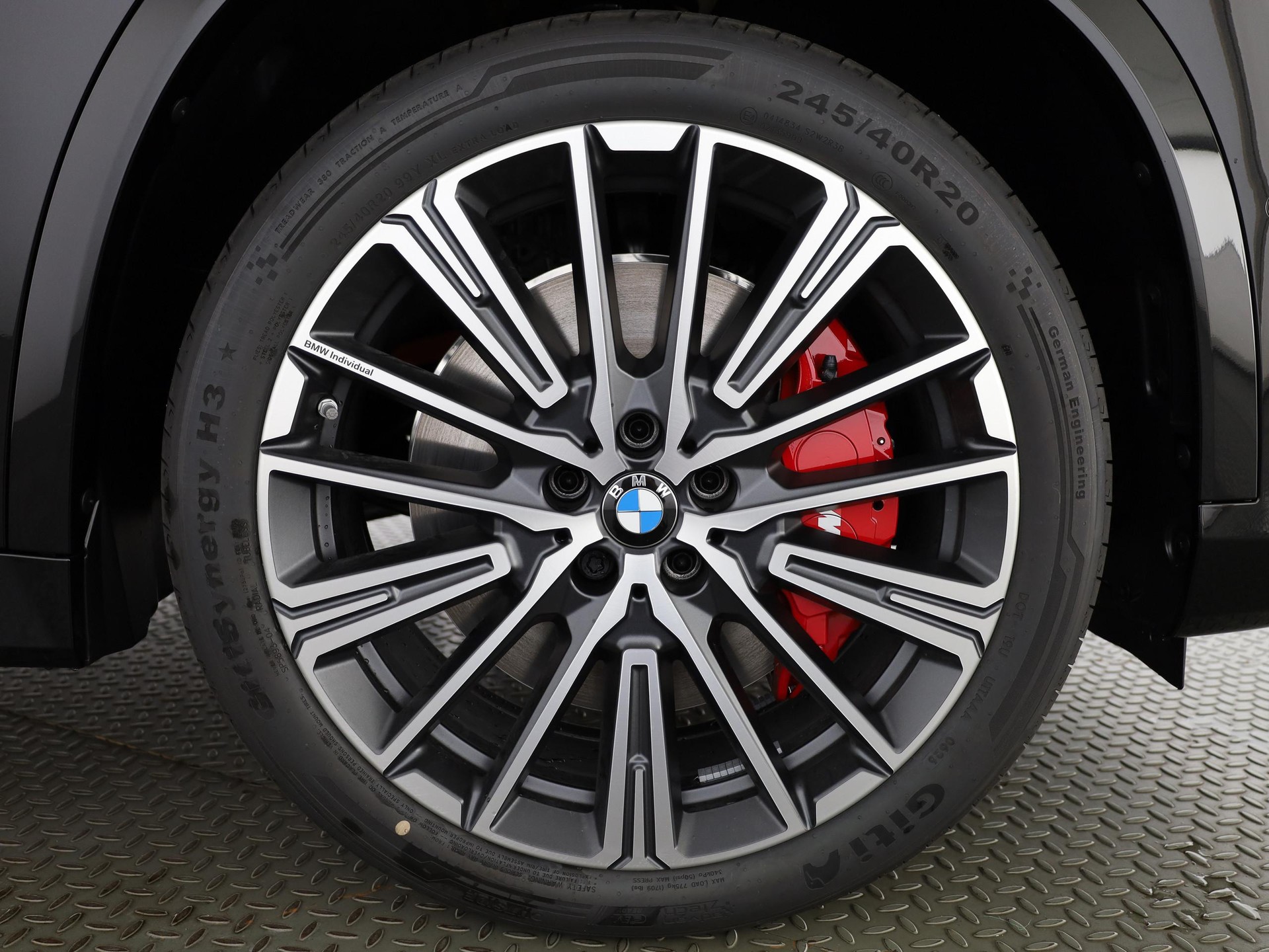BMW iX1 30 xDrive-image-3