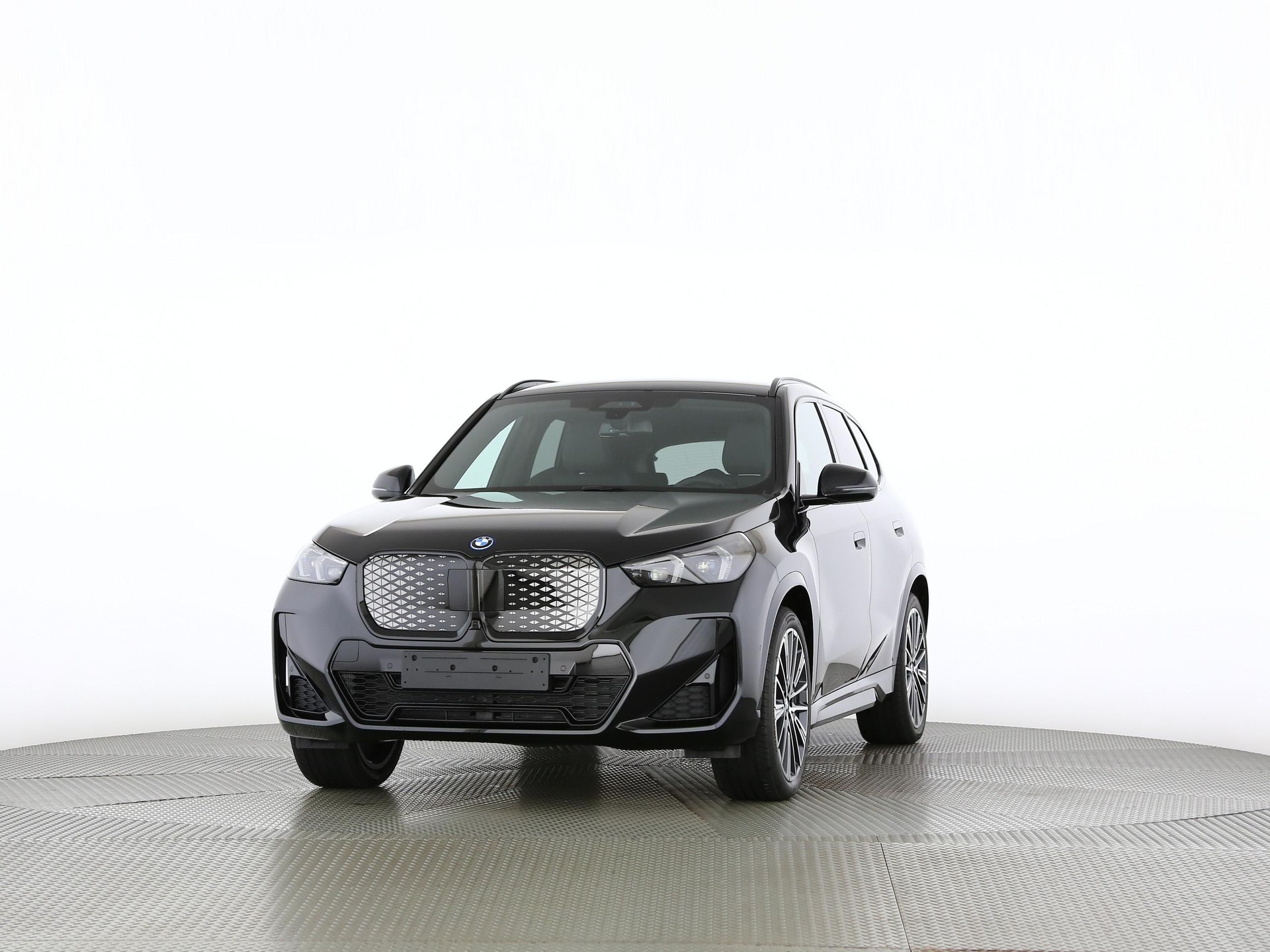 BMW iX1 30 xDrive-image-6