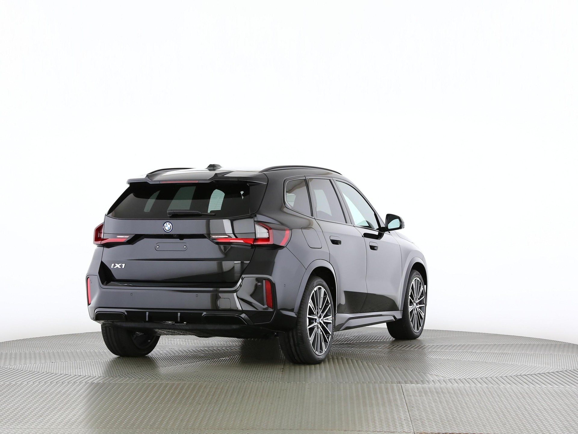 BMW iX1 30 xDrive-image-18