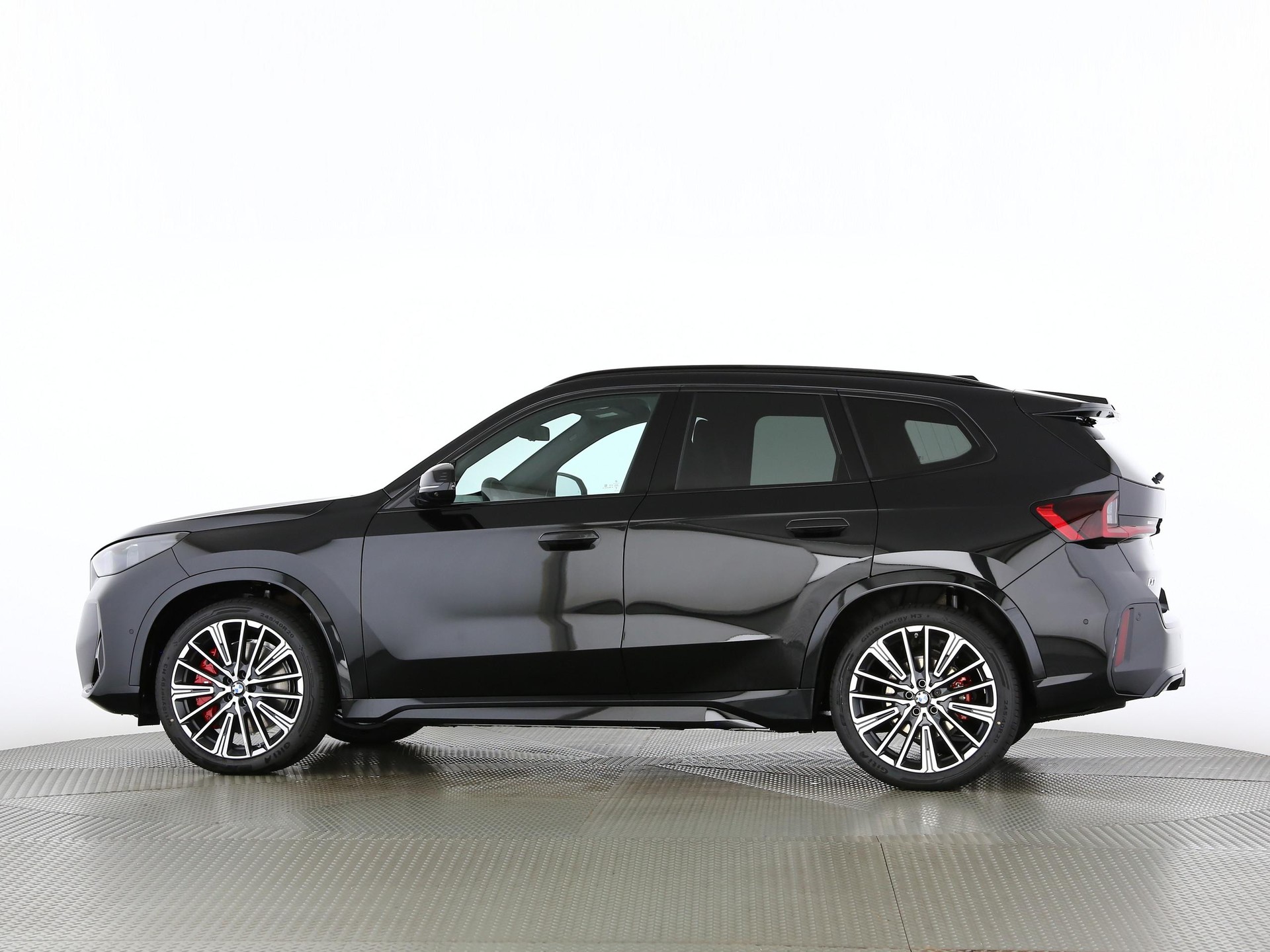 BMW iX1 30 xDrive-image-12